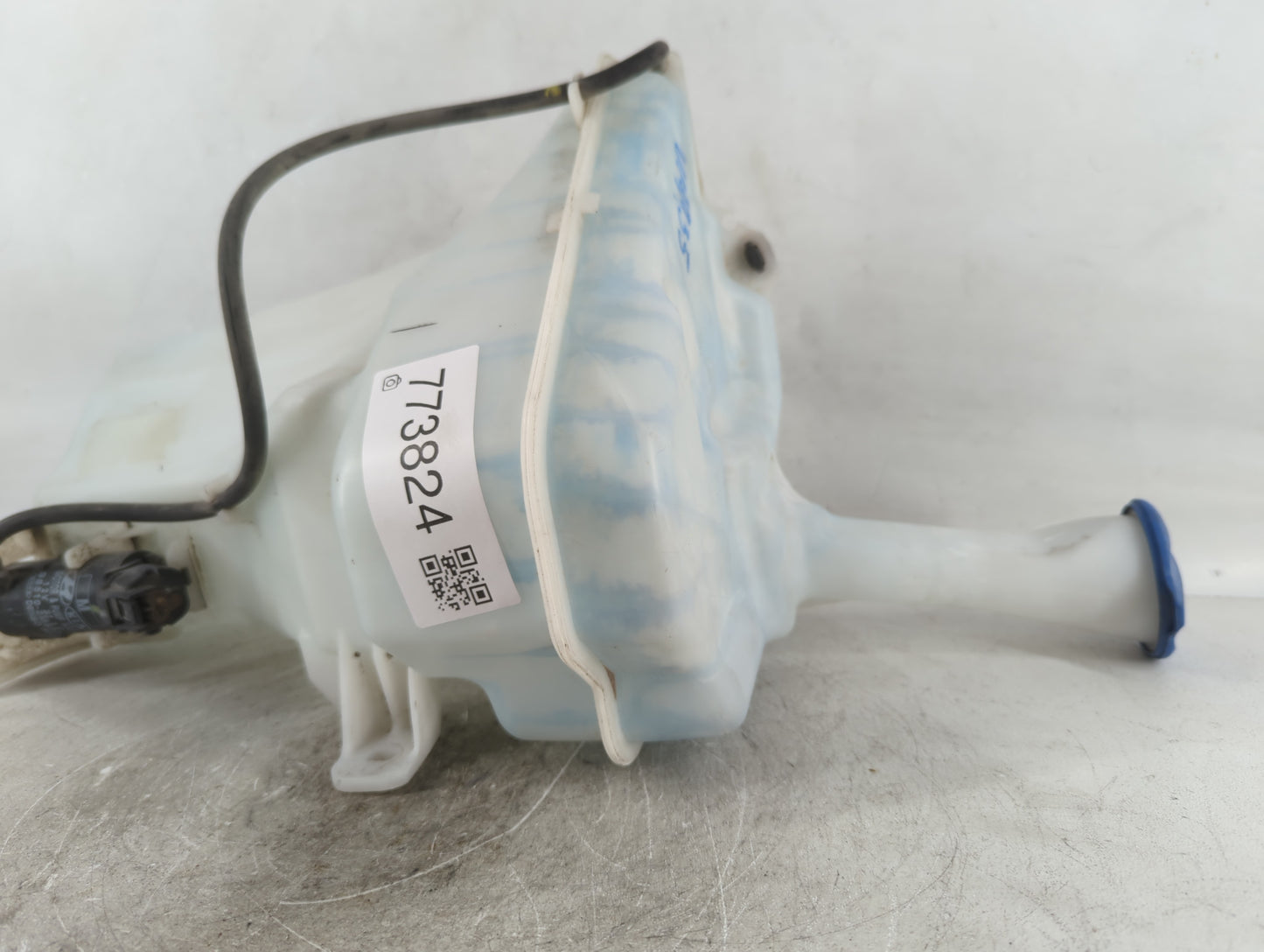 2014-2016 Hyundai Elantra Windshield Washer Fluid Reservoir Bottle Oem - Oemusedautoparts1.com