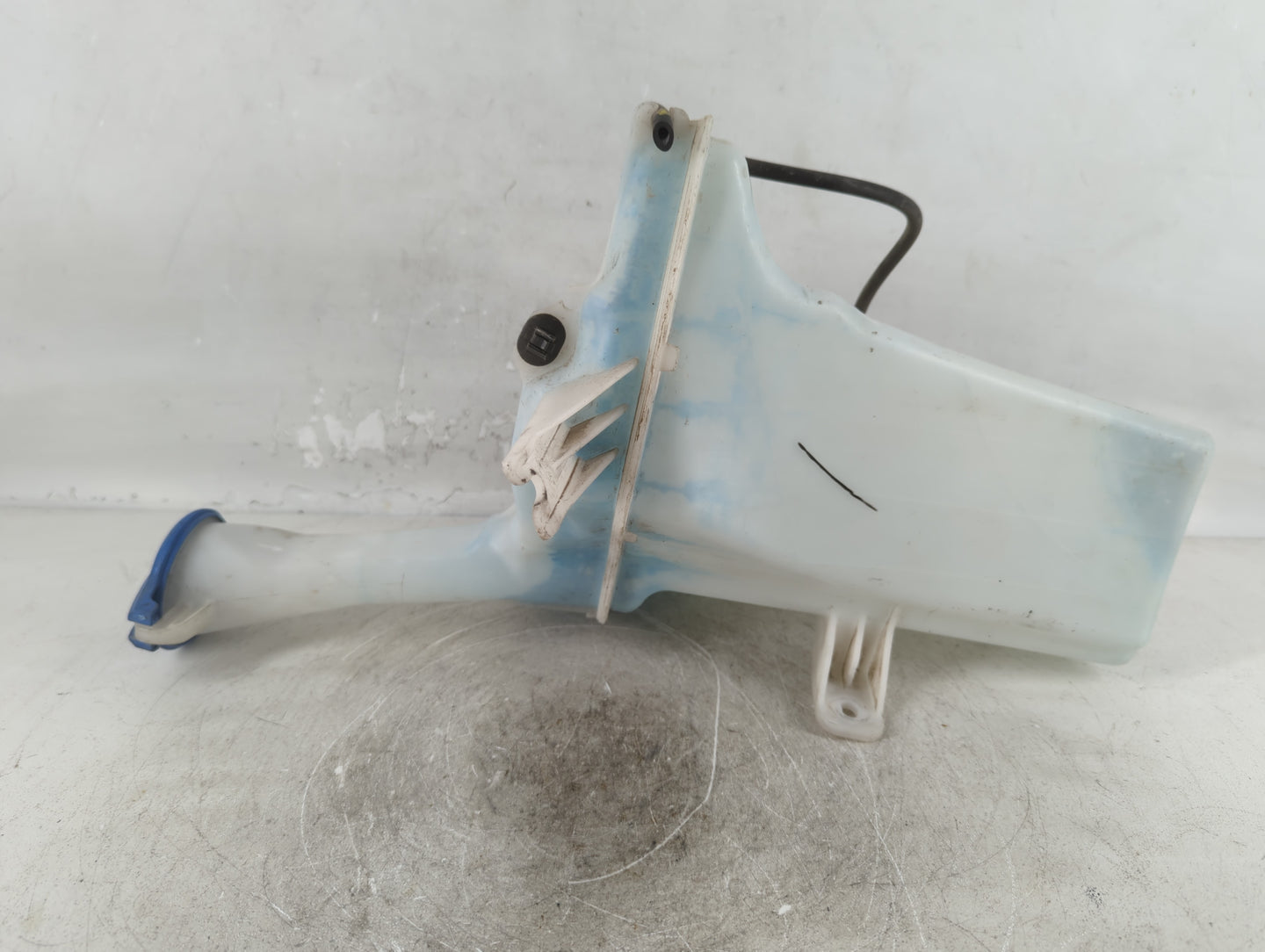 2014-2016 Hyundai Elantra Windshield Washer Fluid Reservoir Bottle Oem - Oemusedautoparts1.com