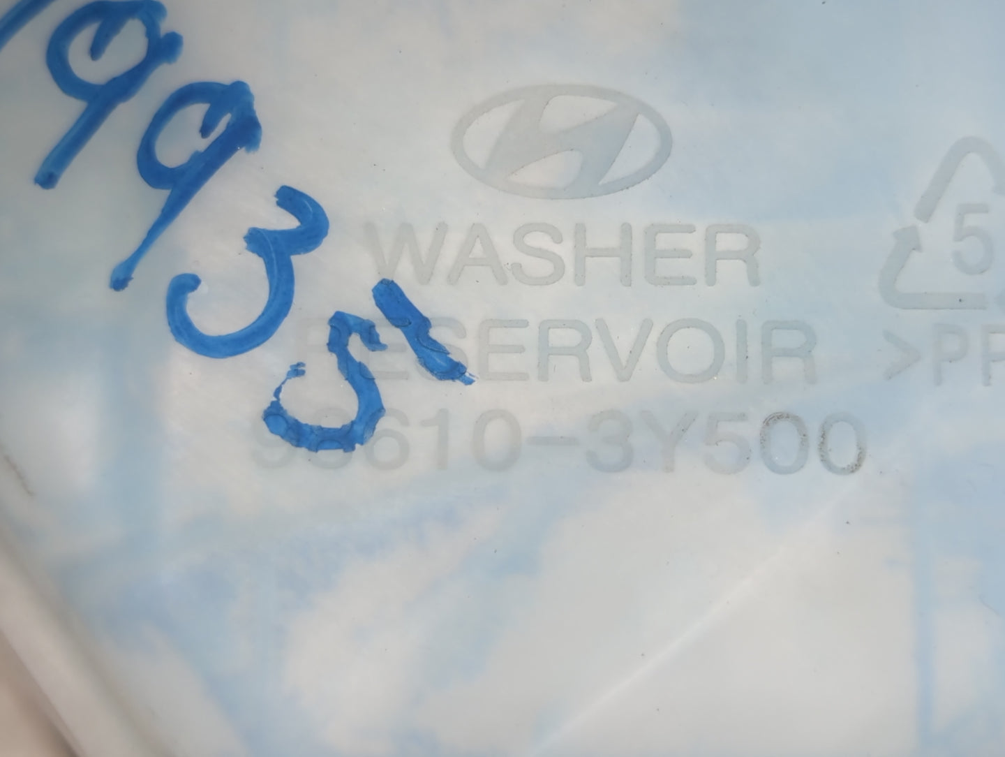 2014-2016 Hyundai Elantra Windshield Washer Fluid Reservoir Bottle Oem - Oemusedautoparts1.com