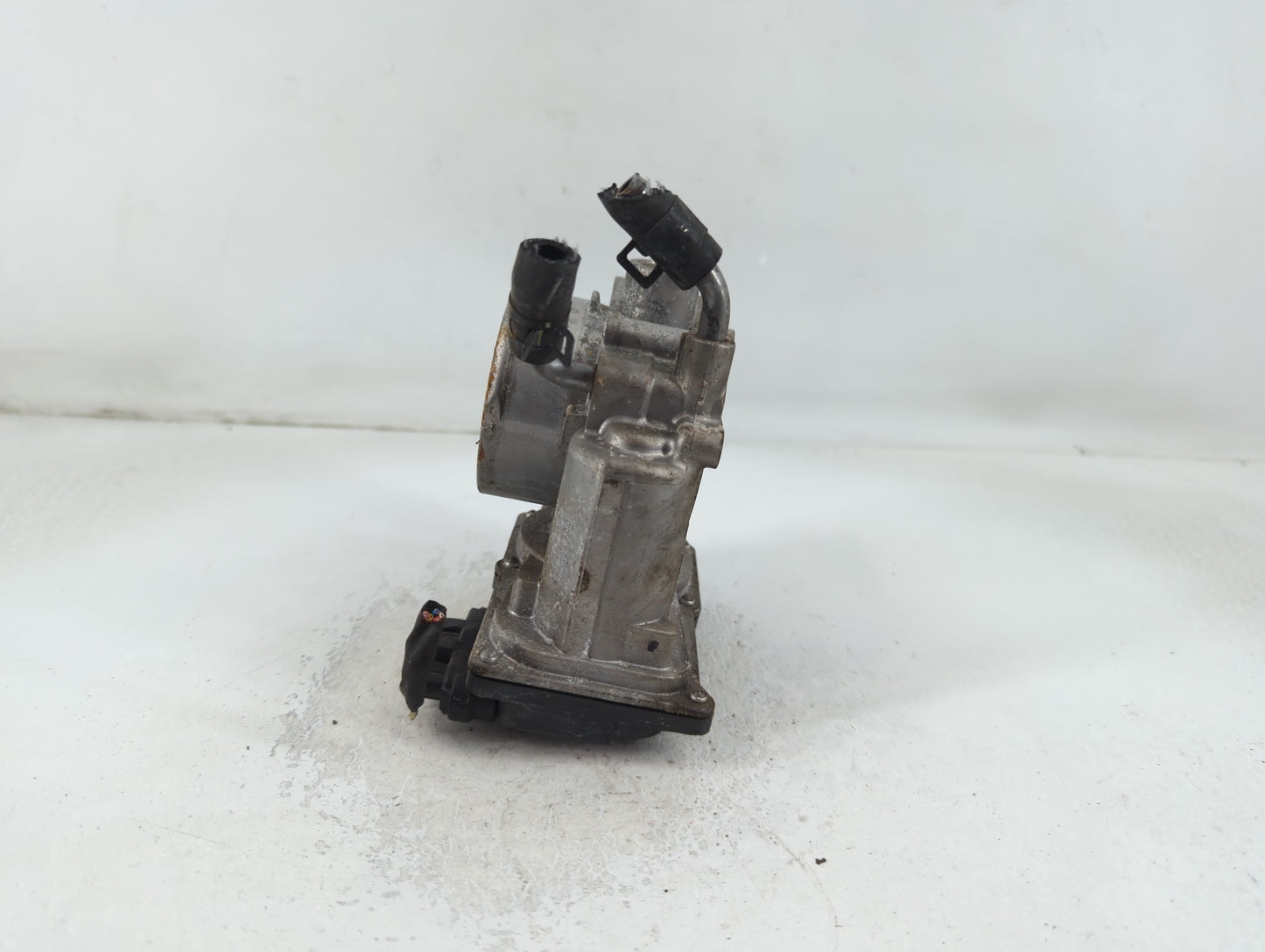 2011-2020 Hyundai Elantra Throttle Body P/N:35100-2E000 Fits Fits 2011 2012 2013 2014 2015 2016 2017 2018 2019 2020 2021 OEM