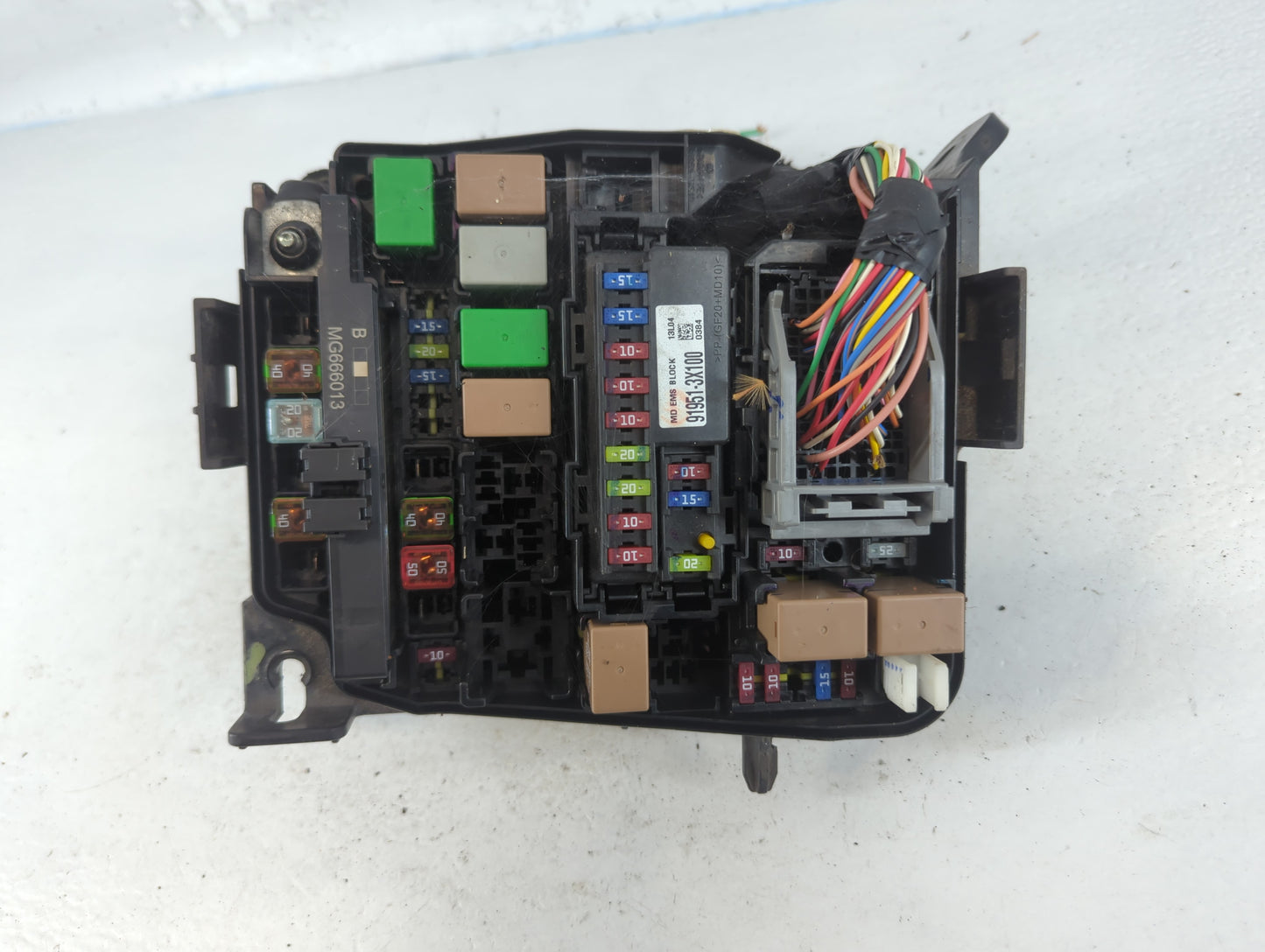 2014-2016 Hyundai Elantra Fusebox Fuse Box Panel Relay Module P/N:91956-00035 Fits Fits 2014 2015 2016 OEM Used Auto Parts -