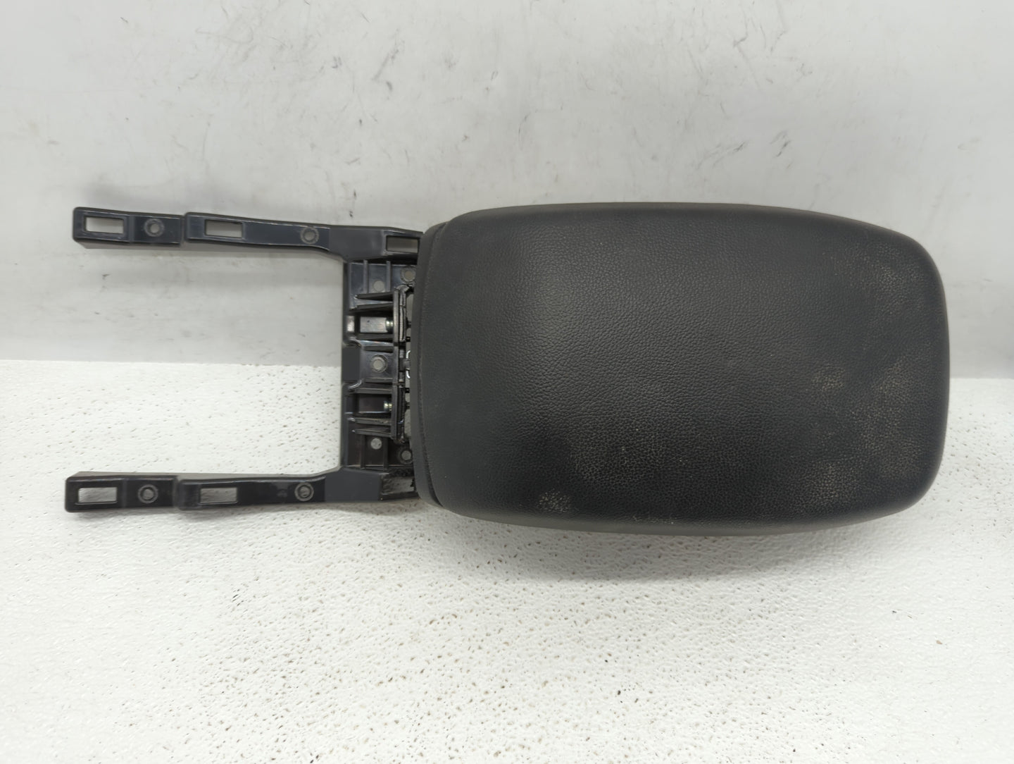 2014 Hyundai Elantra Gt Center Console Armrest Cover Lid - Oemusedautoparts1.com