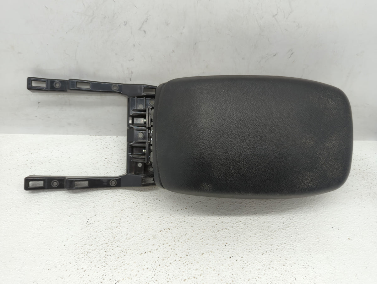 2014 Hyundai Elantra Gt Center Console Armrest Cover Lid 535164 - Oemusedautoparts1.com