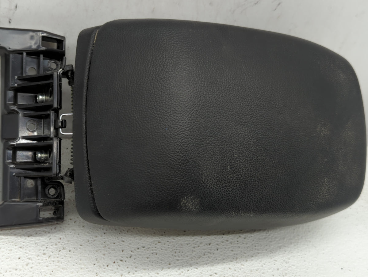 2014 Hyundai Elantra Gt Center Console Armrest Cover Lid 535164 - Oemusedautoparts1.com