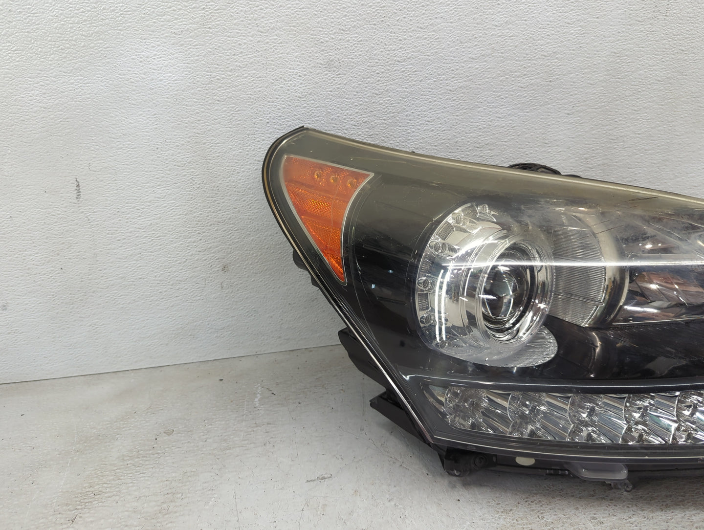 2014-2016 Hyundai Equus Passenger Right Oem Head Light Headlight Lamp - Oemusedautoparts1.com