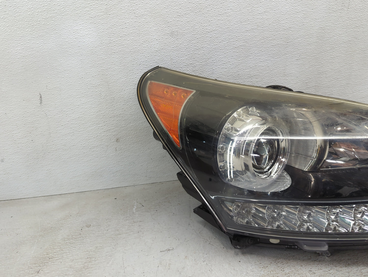 2014-2016 Hyundai Equus Passenger Right Oem Head Light Headlight Lamp - Oemusedautoparts1.com
