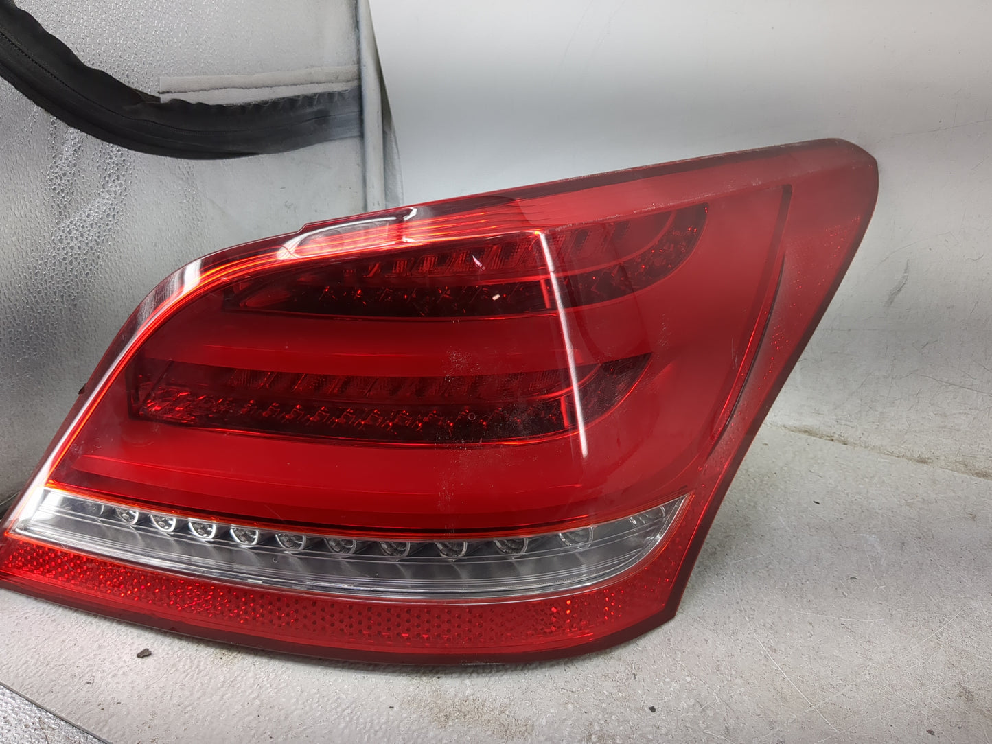 2014-2016 Hyundai Equus Tail Light Assembly Passenger Right OEM Fits Fits 2014 2015 2016 OEM Used Auto Parts - Oemusedautopa