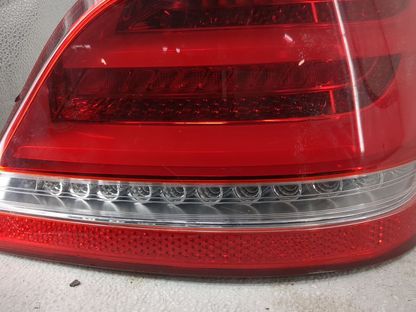 2014-2016 Hyundai Equus Tail Light Assembly Passenger Right OEM Fits Fits 2014 2015 2016 OEM Used Auto Parts - Oemusedautopa