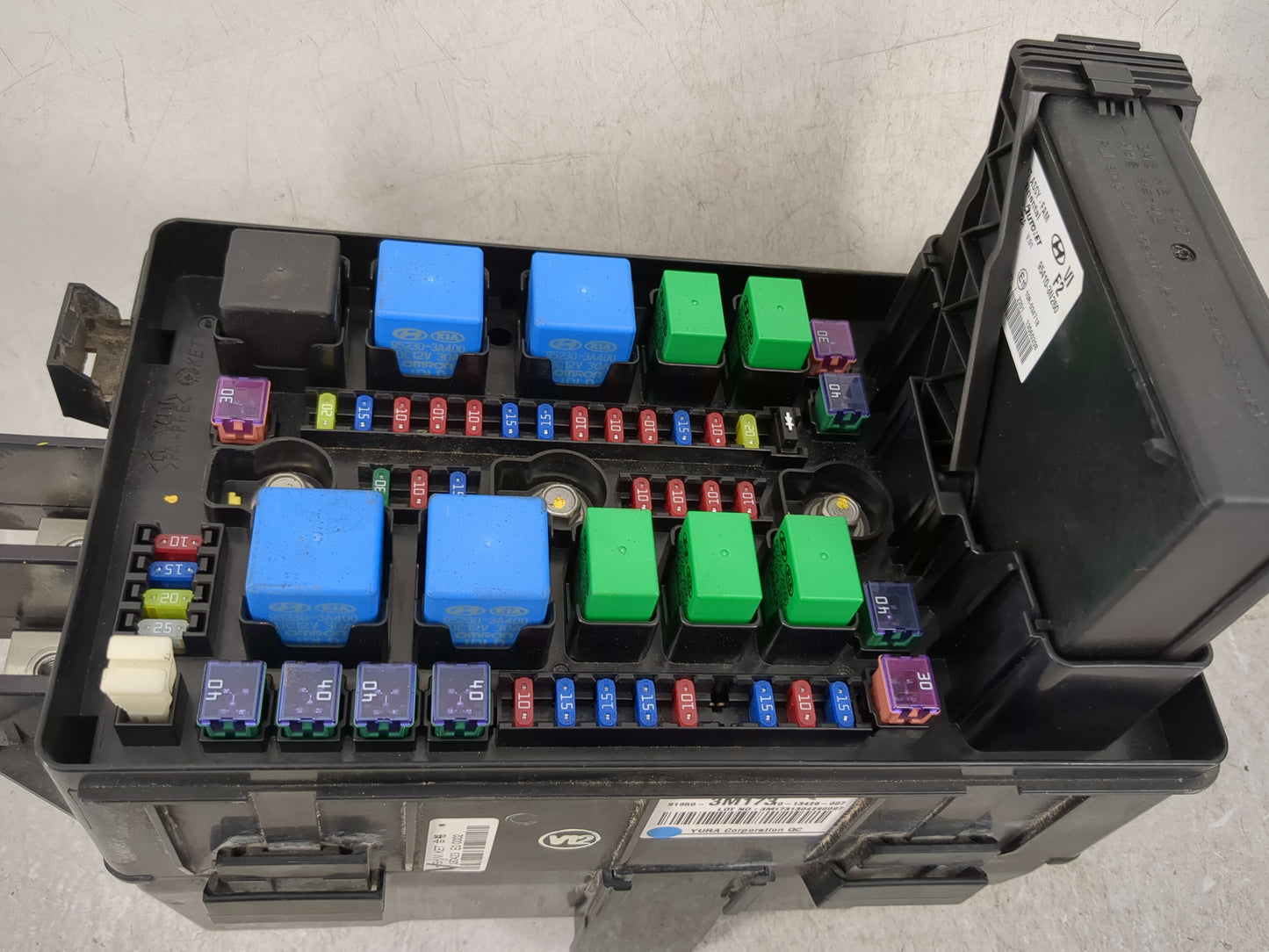 2014-2016 Hyundai Equus Fusebox Fuse Box Panel Relay Module P/N:91950-3M173 91950-3M1730-13426-007 Fits Fits 2013 2014 2015 