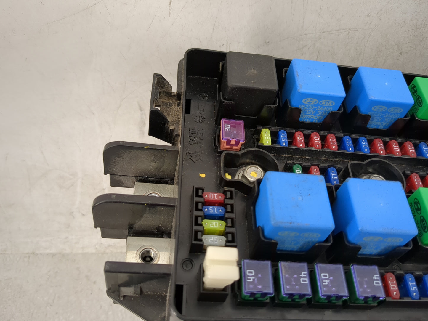 2014-2016 Hyundai Equus Fusebox Fuse Box Panel Relay Module P/N:91950-3M173 91950-3M1730-13426-007 Fits Fits 2013 2014 2015 