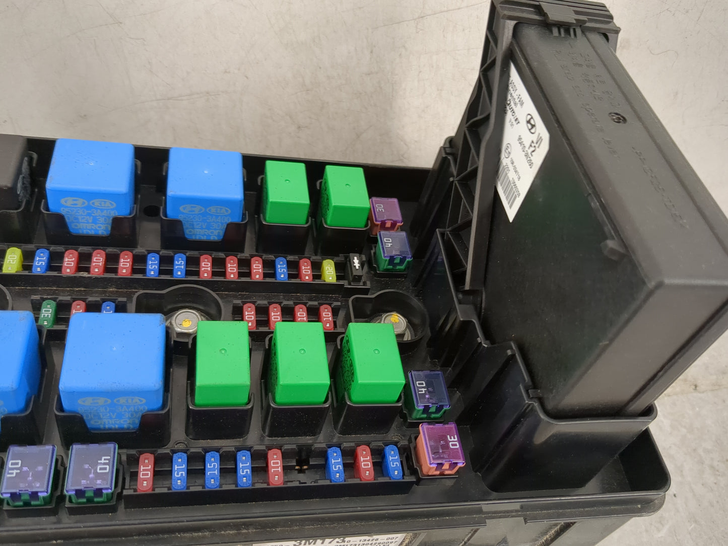 2014-2016 Hyundai Equus Fusebox Fuse Box Panel Relay Module P/N:91950-3M173 91950-3M1730-13426-007 Fits Fits 2013 2014 2015 