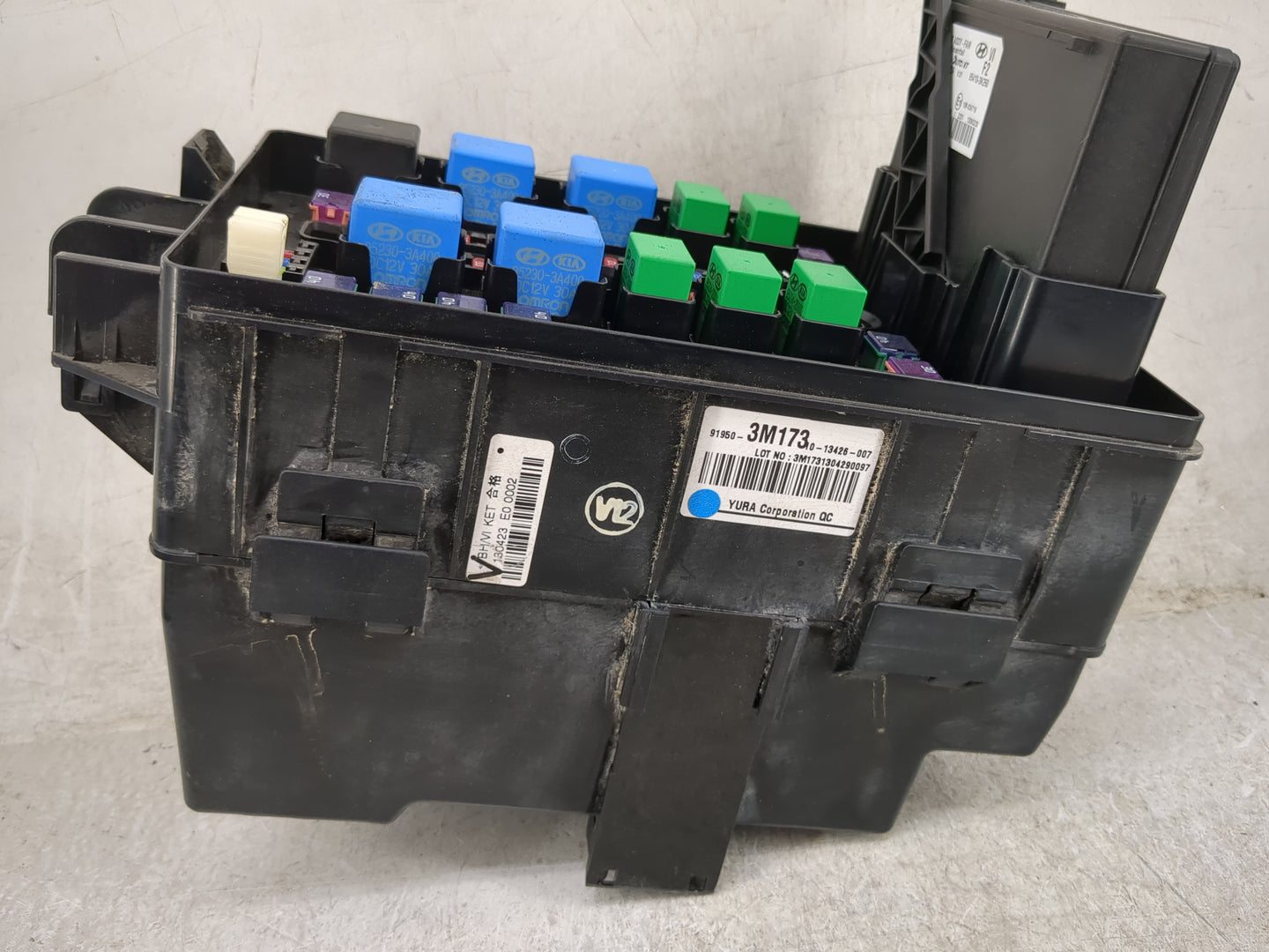 2014-2016 Hyundai Equus Fusebox Fuse Box Panel Relay Module P/N:91950-3M173 91950-3M1730-13426-007 Fits Fits 2013 2014 2015 