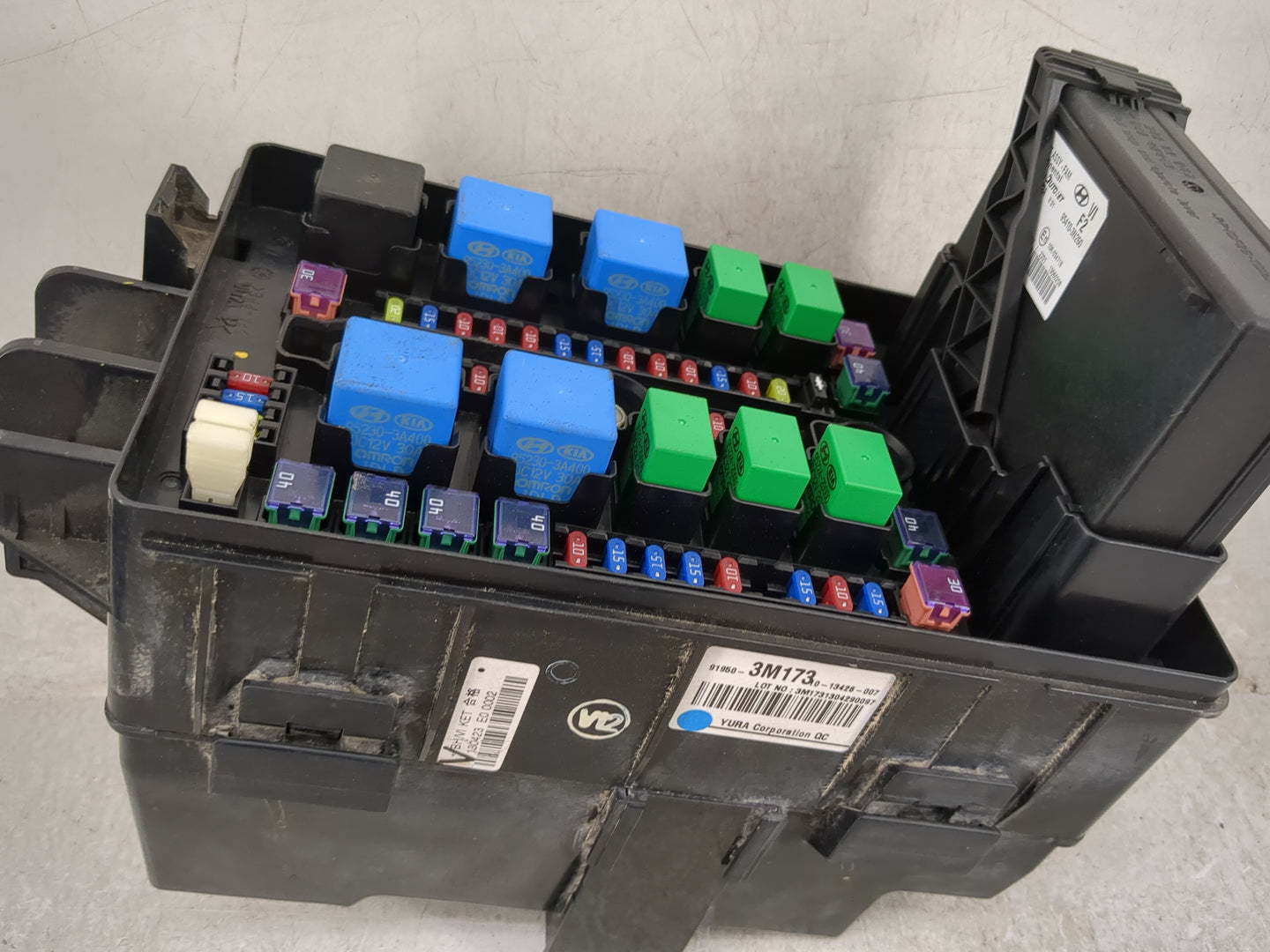 2014-2016 Hyundai Equus Fusebox Fuse Box Panel Relay Module P/N:91950-3M173 91950-3M1730-13426-007 Fits Fits 2013 2014 2015 
