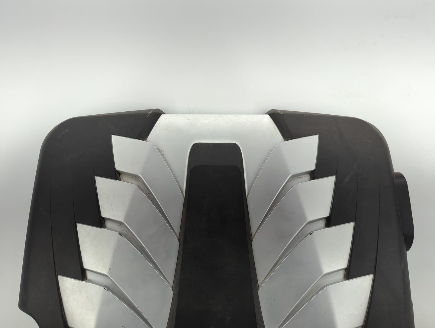 2014 Hyundai Equus Engine Cover Black - Oemusedautoparts1.com