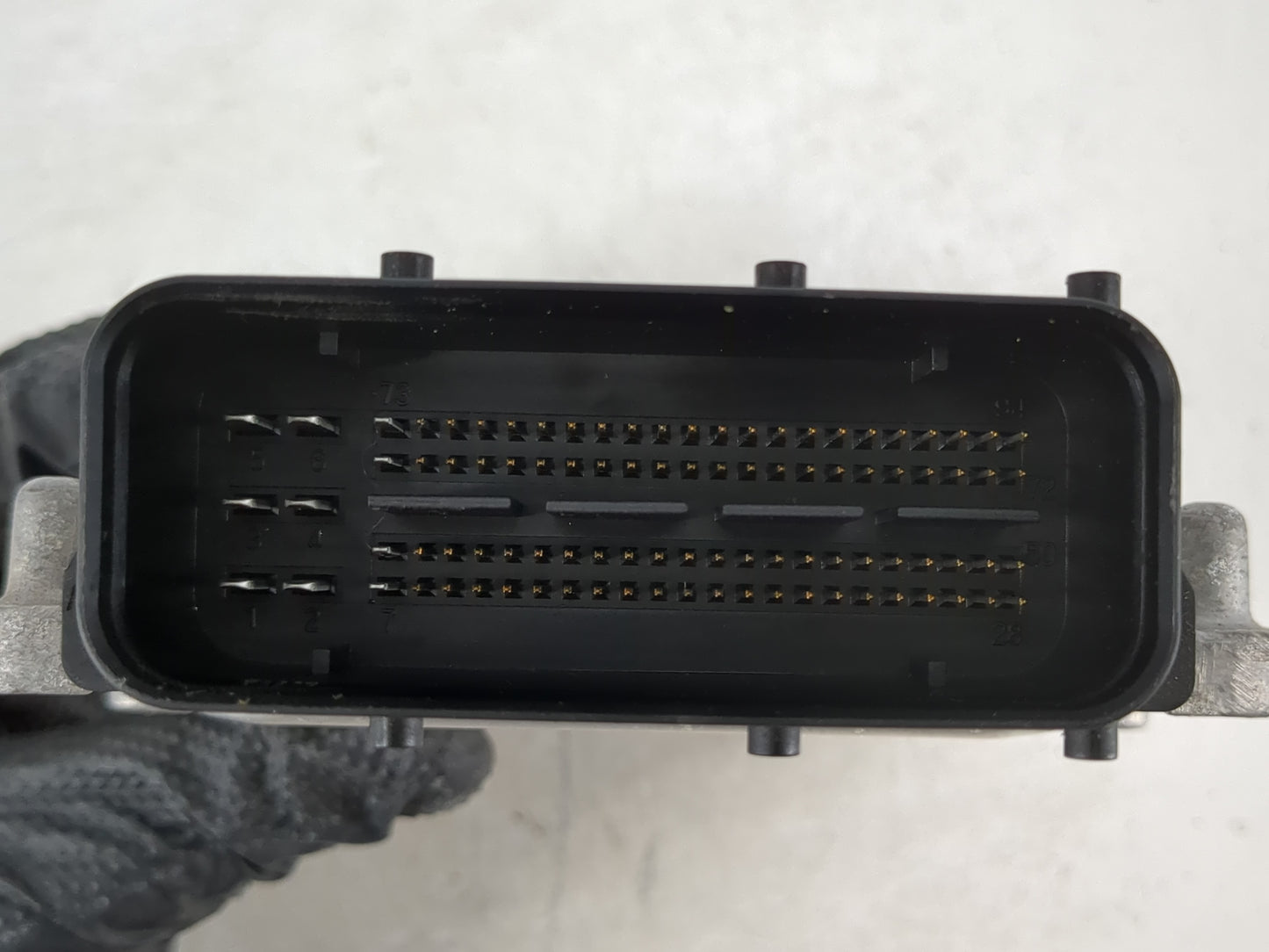 2013-2014 Hyundai Genesis Chassis Control Module Ccm Bcm Body Control - Oemusedautoparts1.com