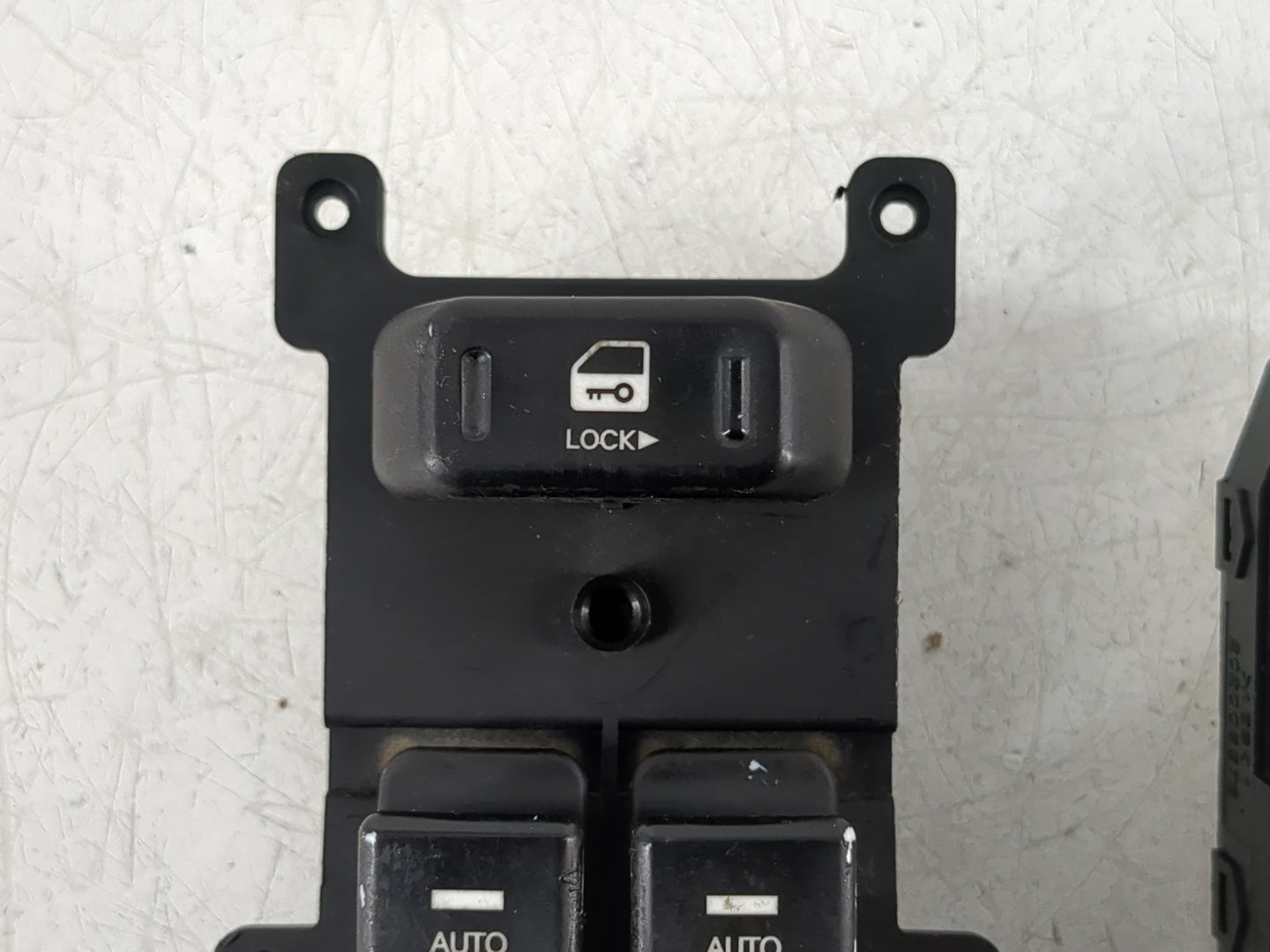 2013-2016 Hyundai Genesis Master Power Window Switch Replacement Driver Side Left P/N:202008378 Fits Fits 2013 2014 2015 201
