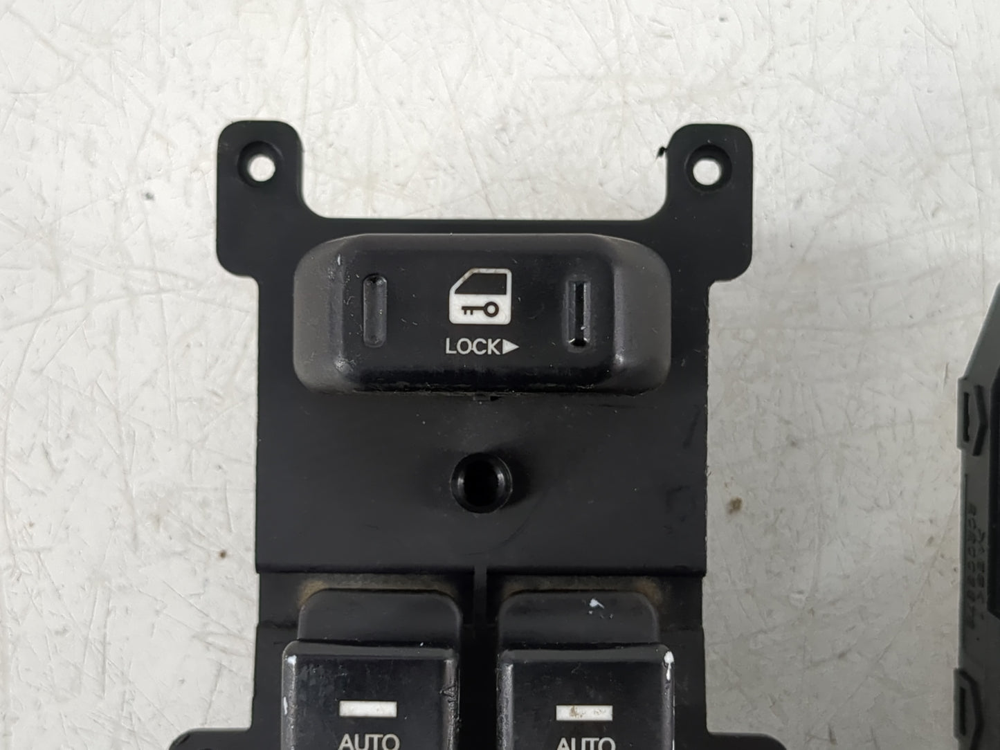 2013-2016 Hyundai Genesis Master Power Window Switch Replacement Driver Side Left P/N:202008378 Fits Fits 2013 2014 2015 201