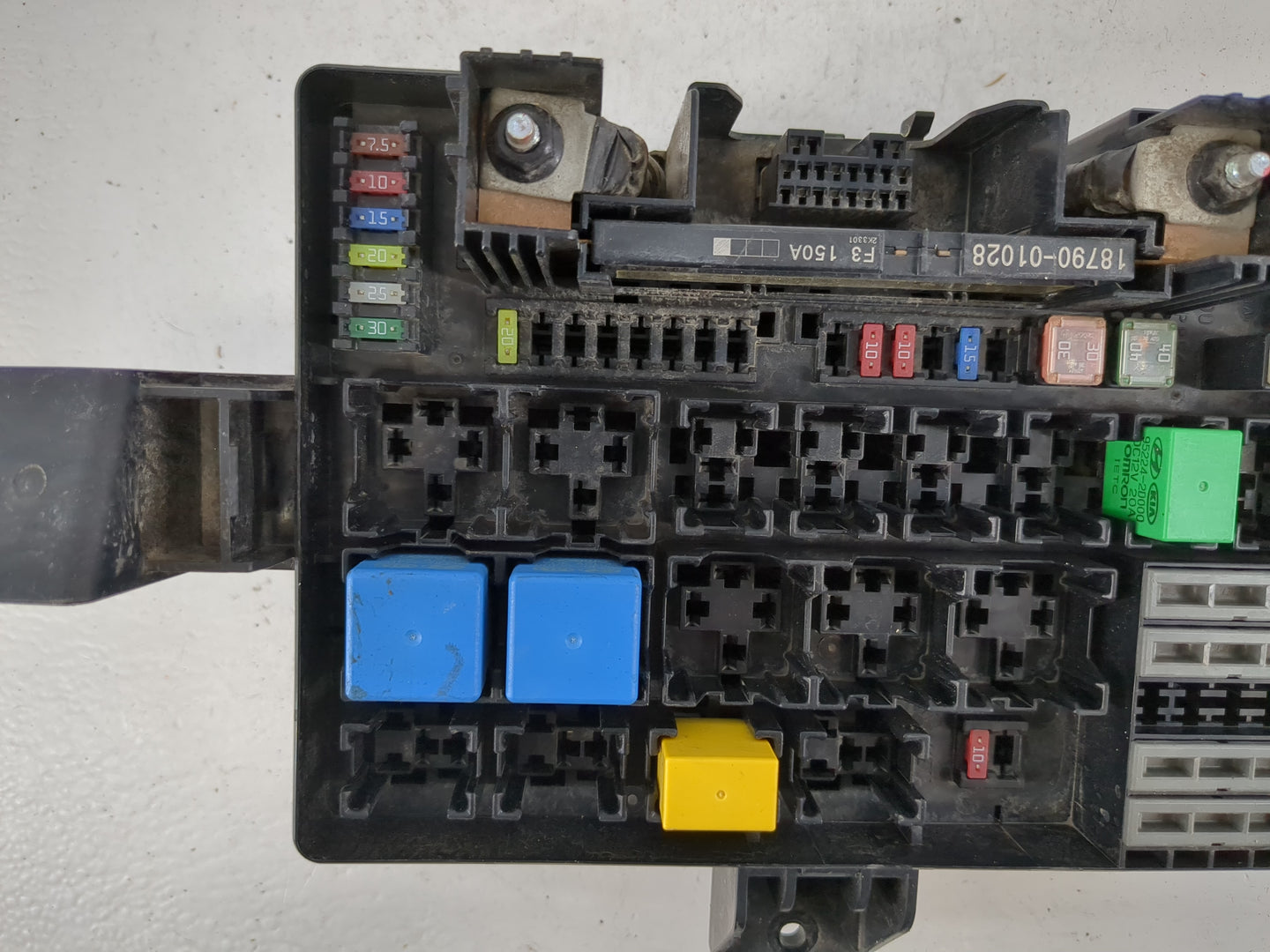 2013-2016 Hyundai Genesis Fusebox Fuse Box Panel Relay Module P/N:N91264-2M891 N91264-2M562 Fits Fits 2013 2014 2015 2016 OE