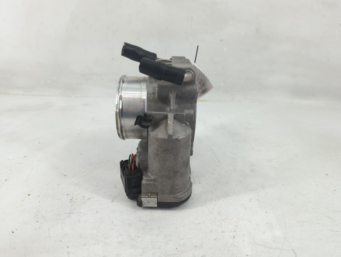 2009-2014 Hyundai Genesis Throttle Body P/N:35100-2C300 Fits Fits 2009 2010 2011 2012 2013 2014 OEM Used Auto Parts - Oemuse