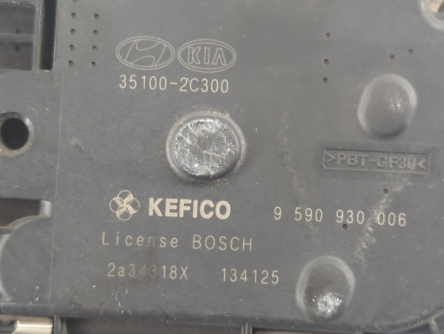 2009-2014 Hyundai Genesis Throttle Body P/N:35100-2C300 Fits Fits 2009 2010 2011 2012 2013 2014 OEM Used Auto Parts - Oemuse