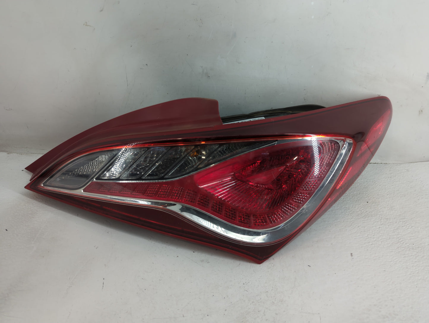2013-2016 Hyundai Genesis Tail Light Assembly Passenger Right OEM Fits Fits 2013 2014 2015 2016 OEM Used Auto Parts - Oemuse