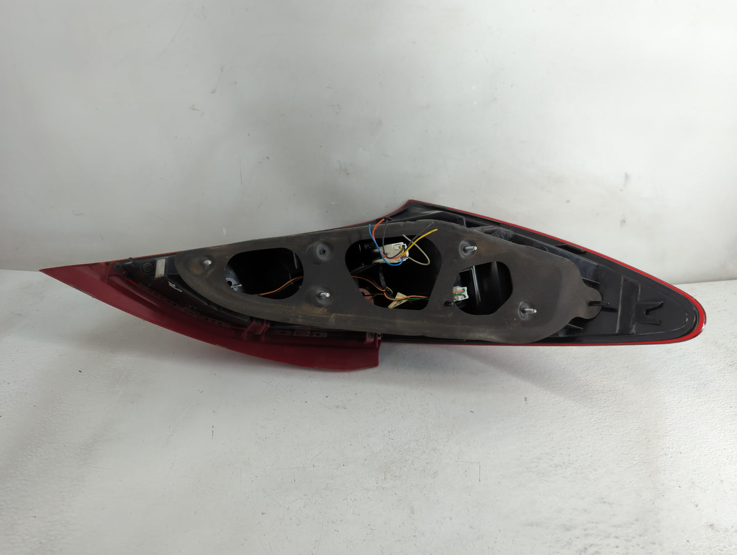 2013-2016 Hyundai Genesis Tail Light Assembly Passenger Right OEM Fits Fits 2013 2014 2015 2016 OEM Used Auto Parts - Oemuse