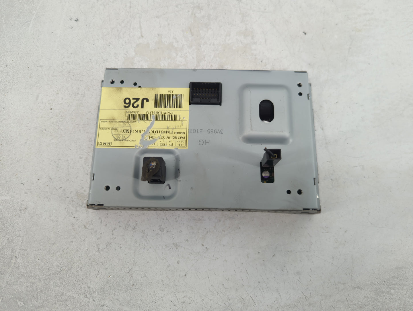 2014-2016 Hyundai Genesis Information Display Screen - Oemusedautoparts1.com