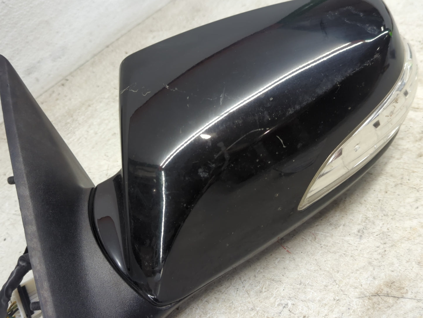 2009-2016 Hyundai Genesis Driver Side View Mirror - Left Door Mirror OEM Used - Oemusedautoparts1.com