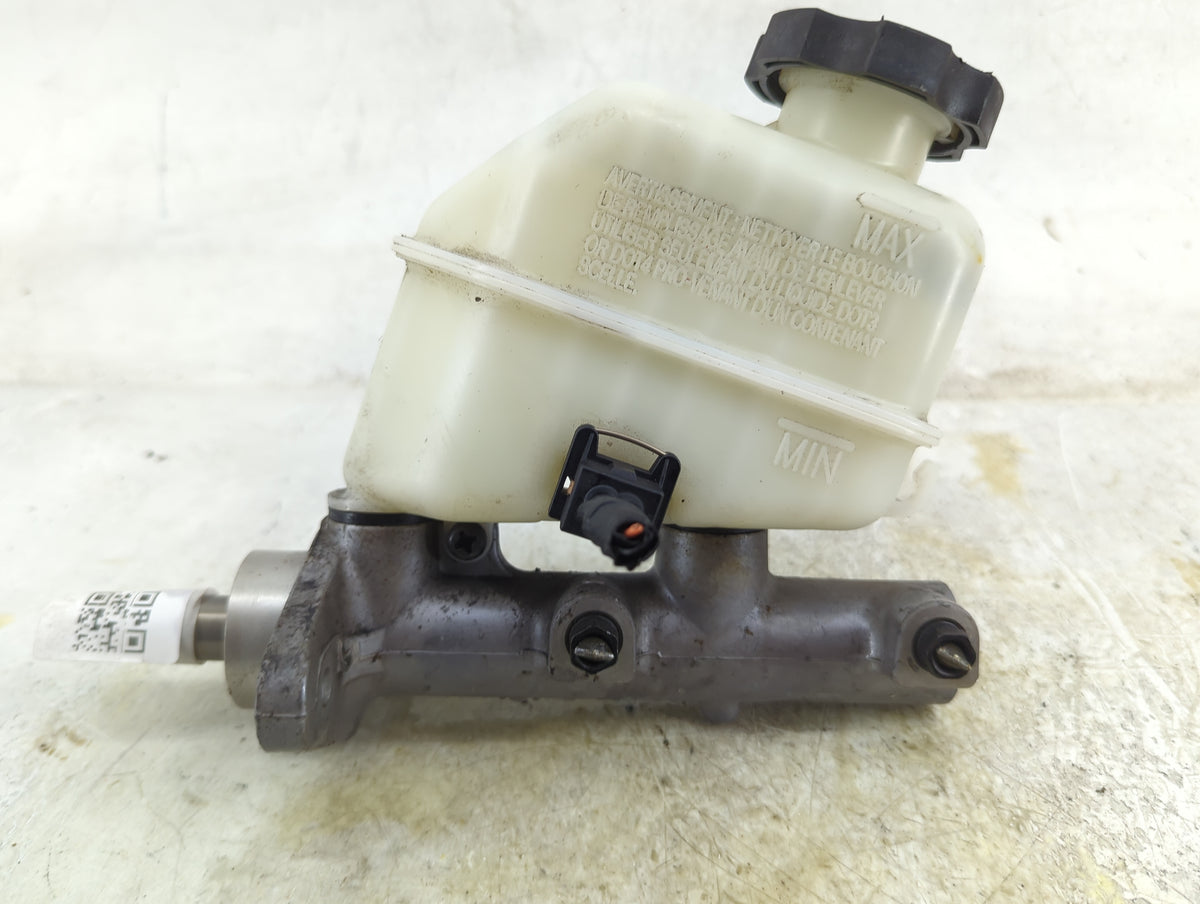 2009-2016 Hyundai Genesis Brake Master Cylinder 1496742 - Oemusedautoparts1.com