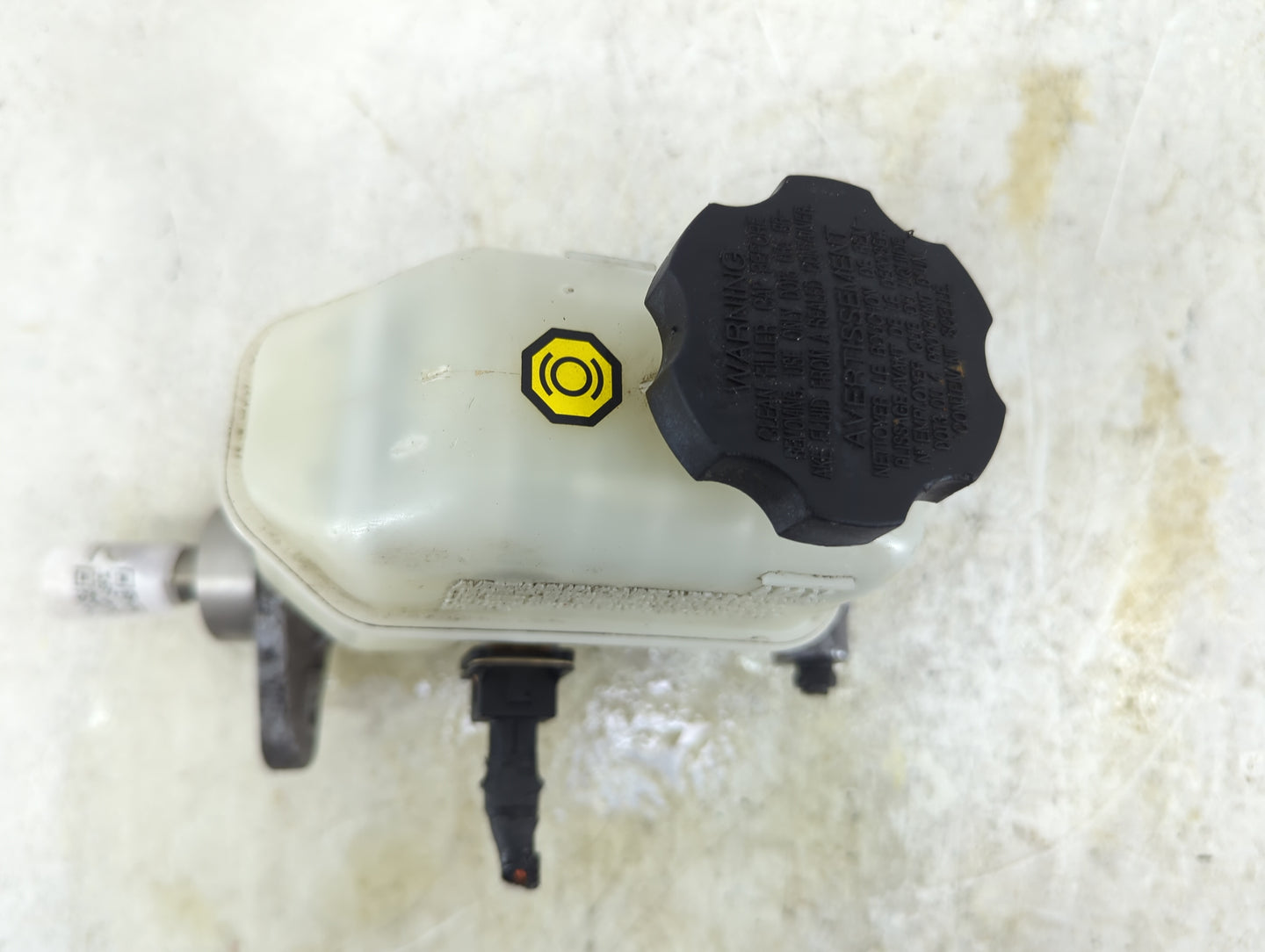 2009-2016 Hyundai Genesis Brake Master Cylinder 1496742 - Oemusedautoparts1.com