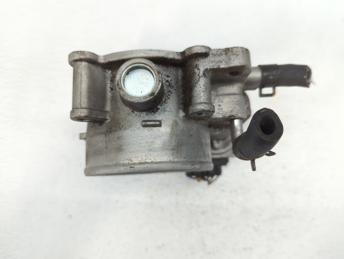 2012-2014 Hyundai Genesis Throttle Body P/N:35100-3CBA0 35100-36BA0 Fits Fits 2012 2013 2014 OEM Used Auto Parts - Oemusedau