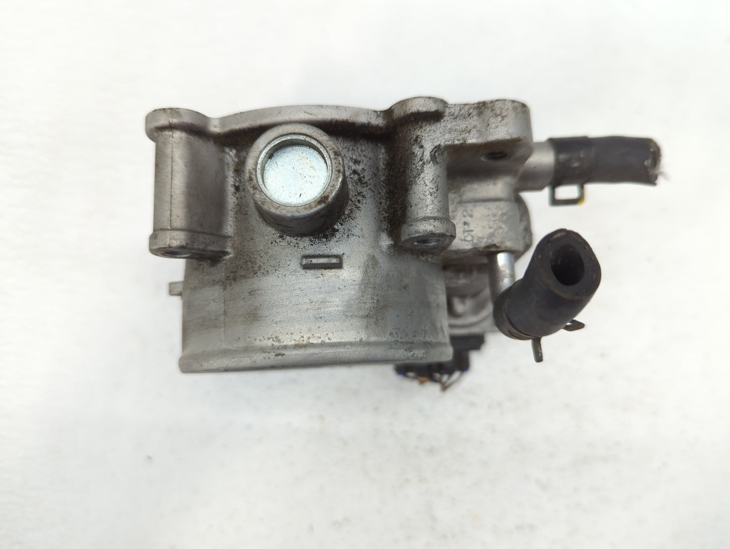 2012-2014 Hyundai Genesis Throttle Body P/N:35100-3CBA0 35100-36BA0 Fits Fits 2012 2013 2014 OEM Used Auto Parts - Oemusedau