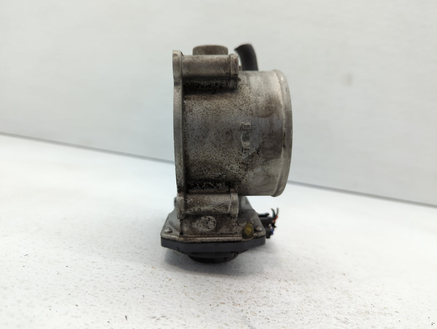 2012-2014 Hyundai Genesis Throttle Body P/N:35100-3CBA0 35100-36BA0 Fits Fits 2012 2013 2014 OEM Used Auto Parts - Oemusedau