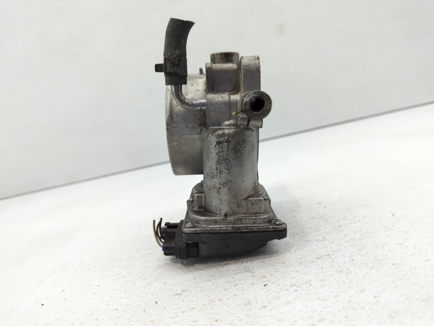 2012-2014 Hyundai Genesis Throttle Body P/N:35100-3CBA0 35100-36BA0 Fits Fits 2012 2013 2014 OEM Used Auto Parts - Oemusedau