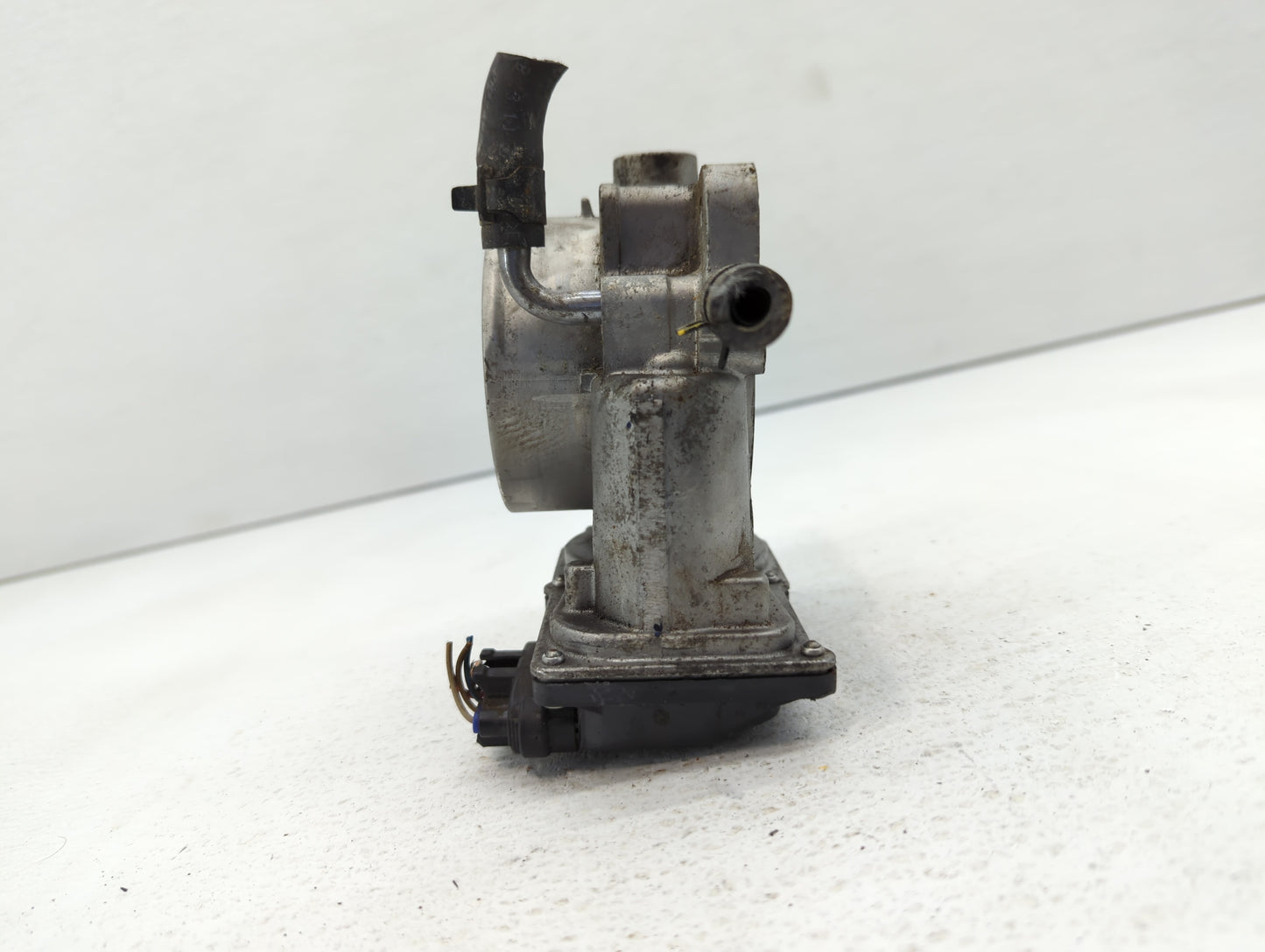 2012-2014 Hyundai Genesis Throttle Body P/N:35100-3CBA0 35100-36BA0 Fits Fits 2012 2013 2014 OEM Used Auto Parts - Oemusedau