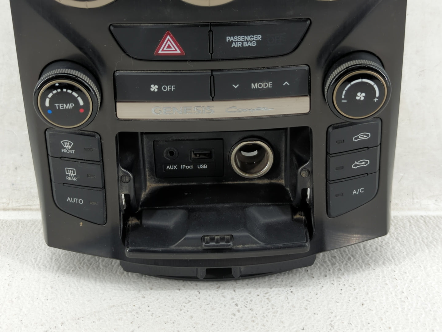 2013-2016 Hyundai Genesis Climate Control Module Temperature AC/Heater Replacement P/N:94300-2M850 94300-2M800 Fits OEM Used