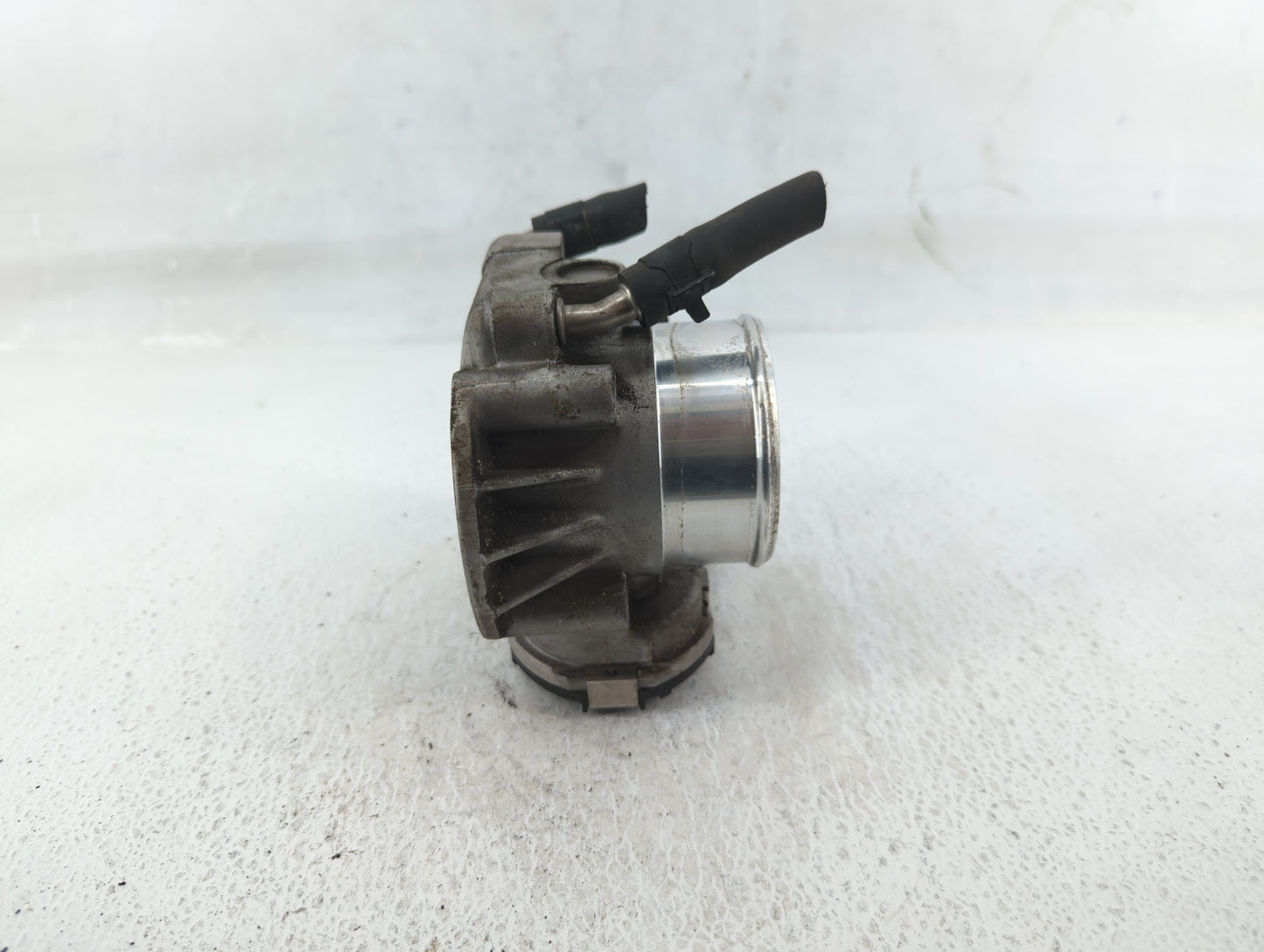 2009-2014 Hyundai Genesis Throttle Body P/N:35100-2C300 Fits Fits 2009 2010 2011 2012 2013 2014 OEM Used Auto Parts - Oemuse