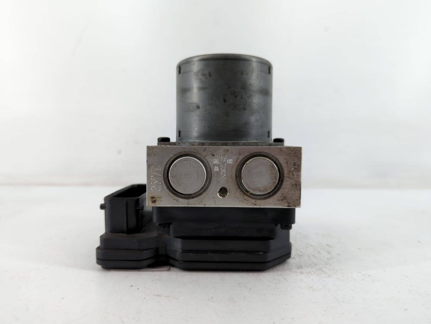 2014-2016 Hyundai Genesis ABS Pump Control Module Replacement P/N:58920-2M840 Fits Fits 2014 2015 2016 OEM Used Auto Parts -