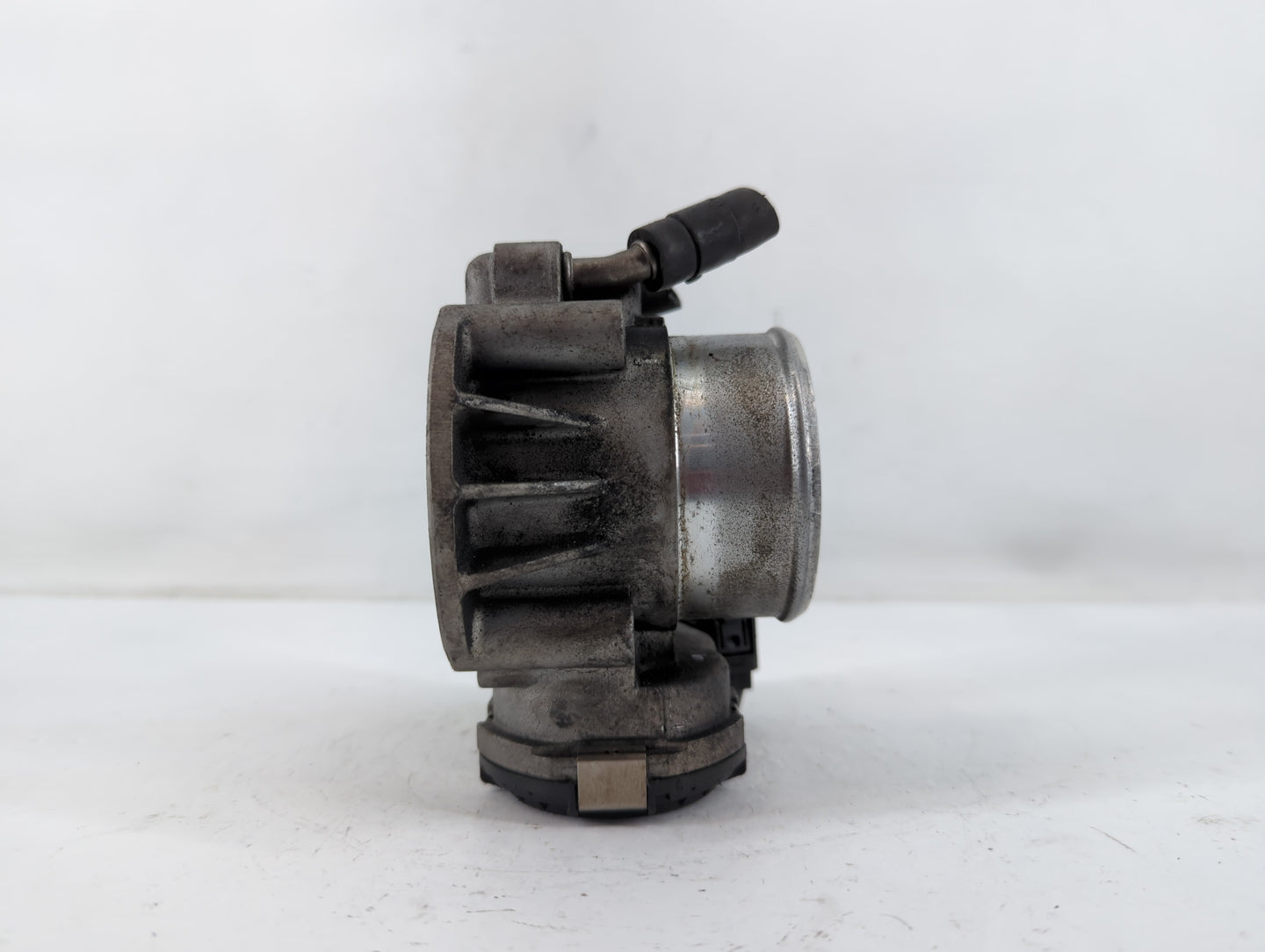 2009-2014 Hyundai Genesis Throttle Body P/N:35100-2C300 Fits Fits 2009 2010 2011 2012 2013 2014 OEM Used Auto Parts - Oemuse