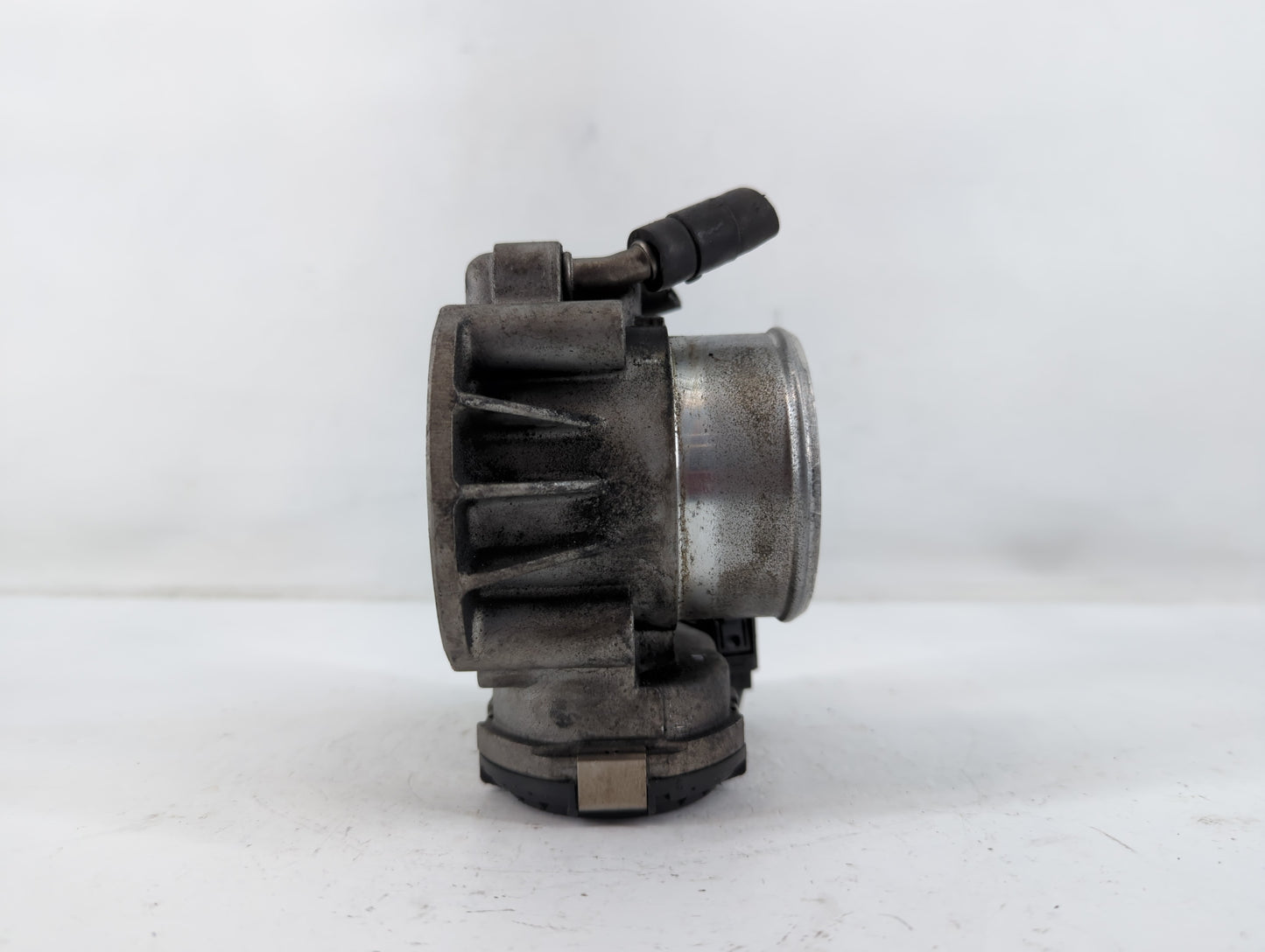 2009-2014 Hyundai Genesis Throttle Body P/N:35100-2C300 Fits Fits 2009 2010 2011 2012 2013 2014 OEM Used Auto Parts - Oemuse