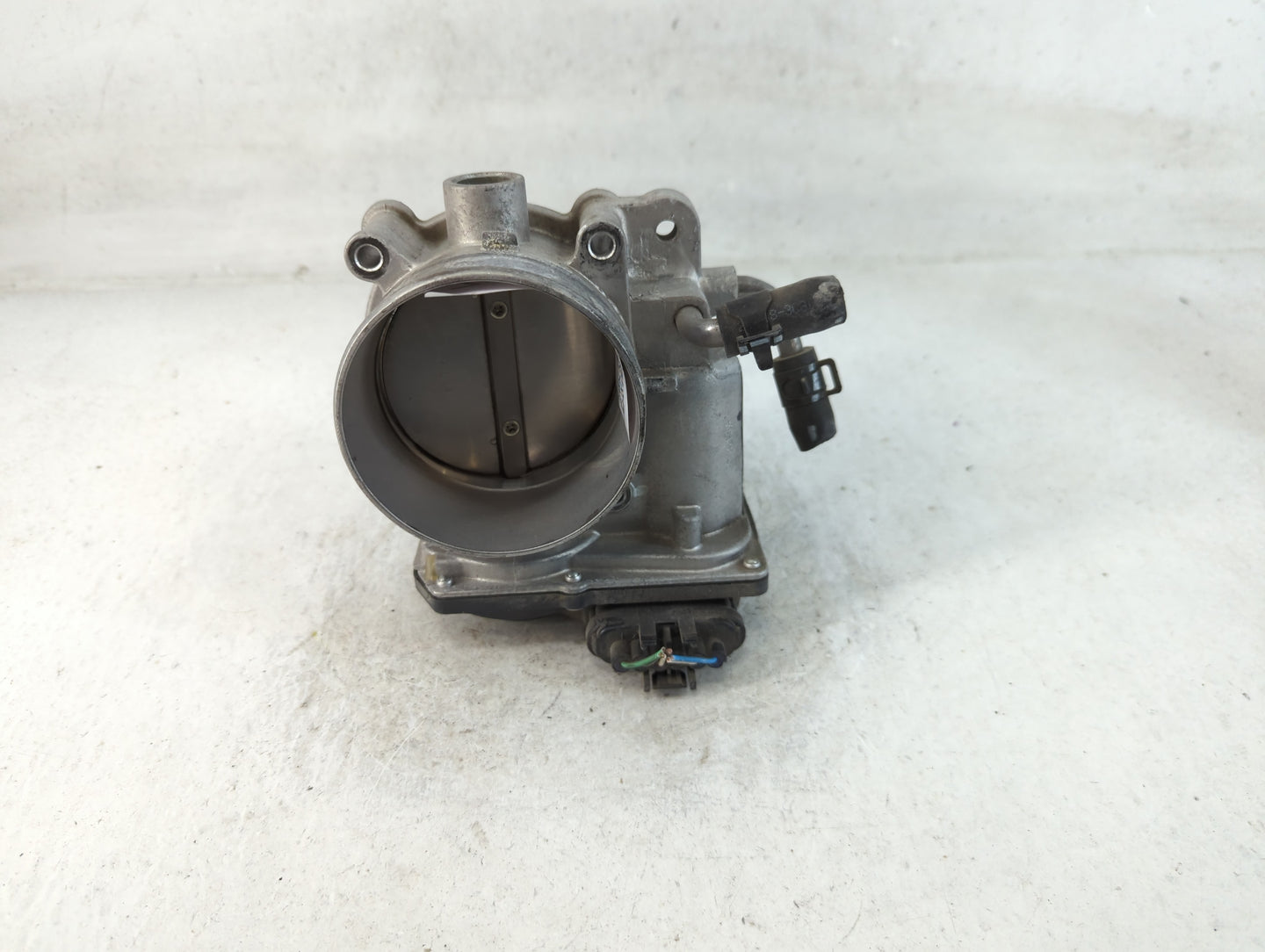 2013-2016 Hyundai Genesis Throttle Body P/N:35100-3CAB0 Fits Fits 2013 2014 2015 2016 OEM Used Auto Parts - Oemusedautoparts