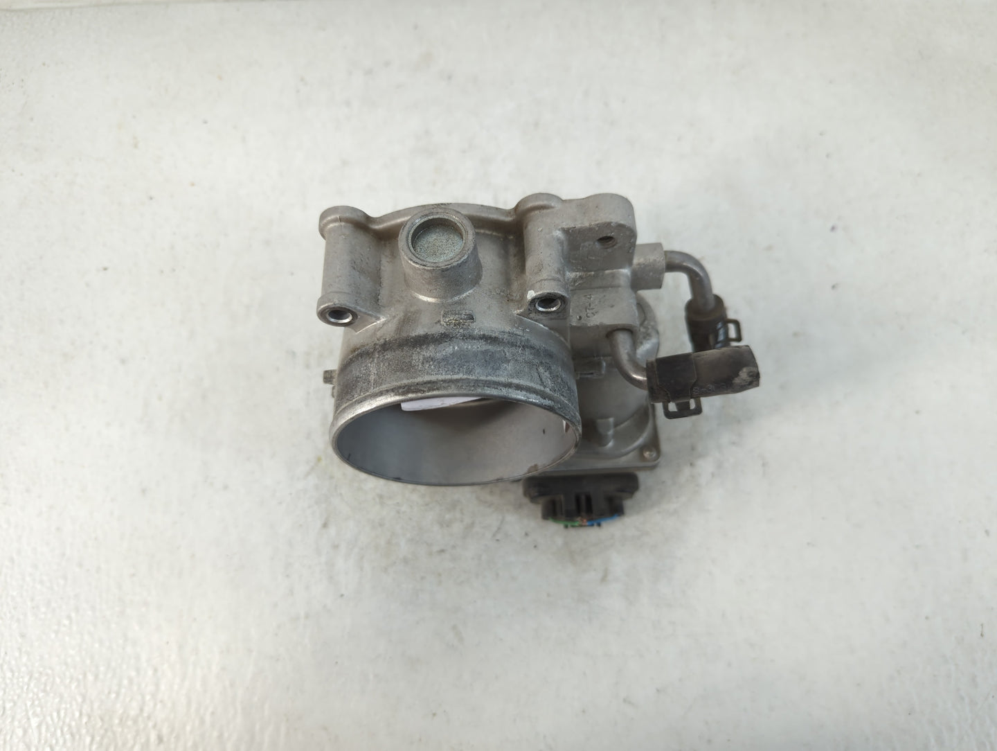 2013-2016 Hyundai Genesis Throttle Body P/N:35100-3CAB0 Fits Fits 2013 2014 2015 2016 OEM Used Auto Parts - Oemusedautoparts