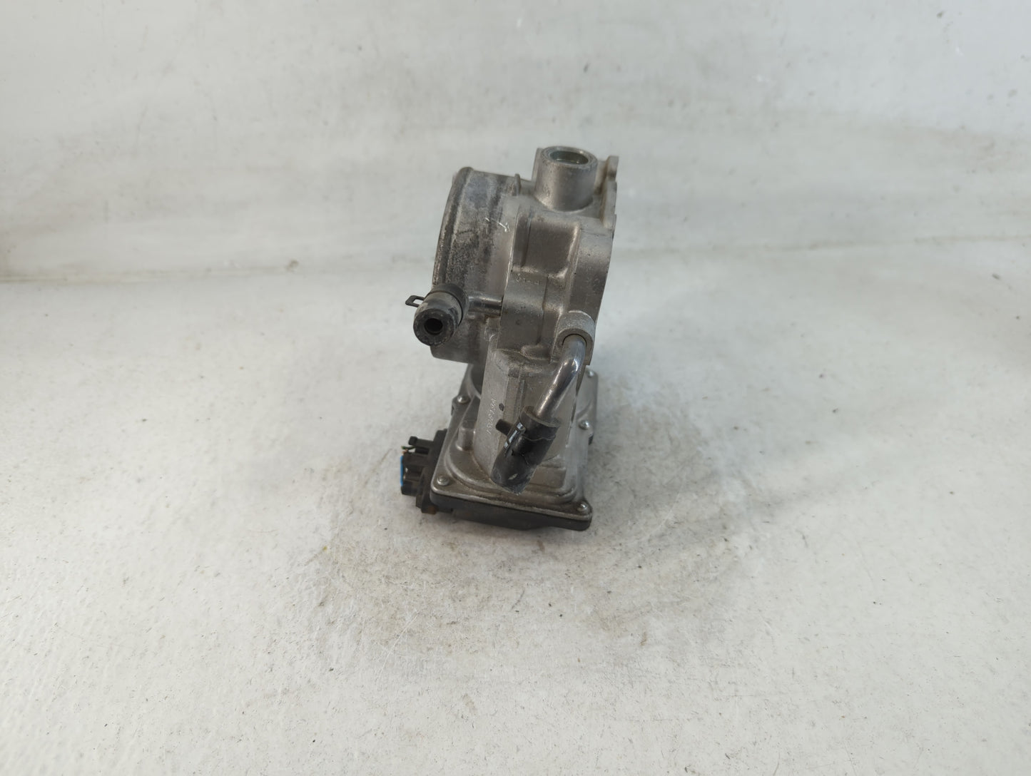 2013-2016 Hyundai Genesis Throttle Body P/N:35100-3CAB0 Fits Fits 2013 2014 2015 2016 OEM Used Auto Parts - Oemusedautoparts