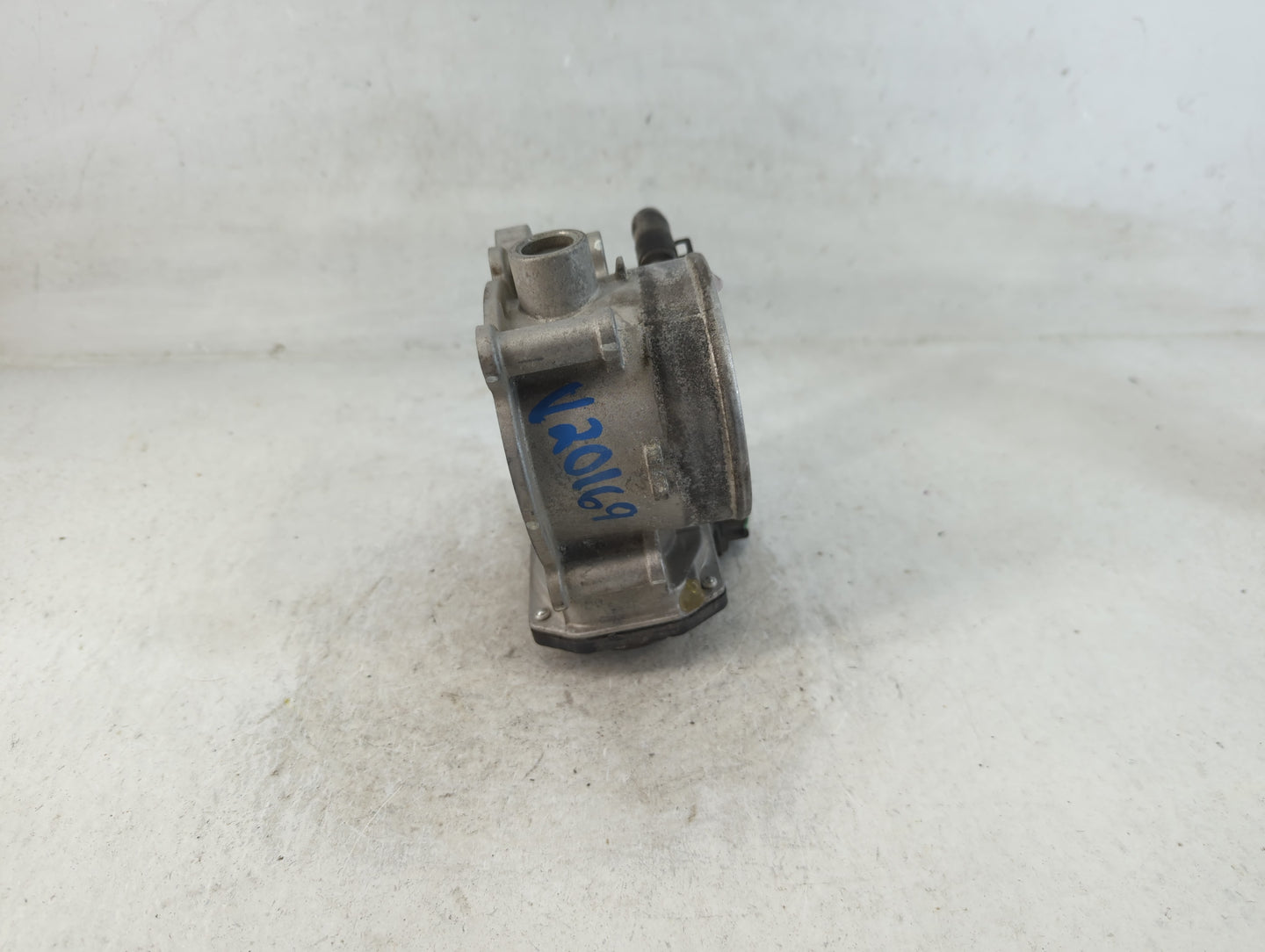 2013-2016 Hyundai Genesis Throttle Body P/N:35100-3CAB0 Fits Fits 2013 2014 2015 2016 OEM Used Auto Parts - Oemusedautoparts