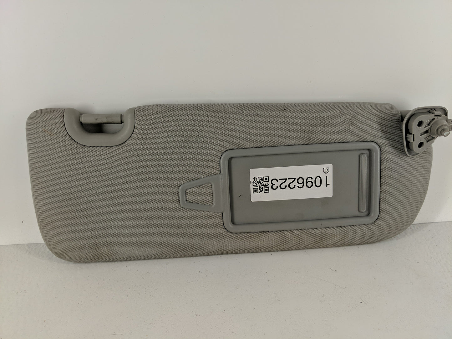2014 Hyundai Santa Cruz Sun Visor Shade Replacement Passenger Right Mirror Fits Fits 2013 2015 2016 2017 2018 2019 OEM Used 