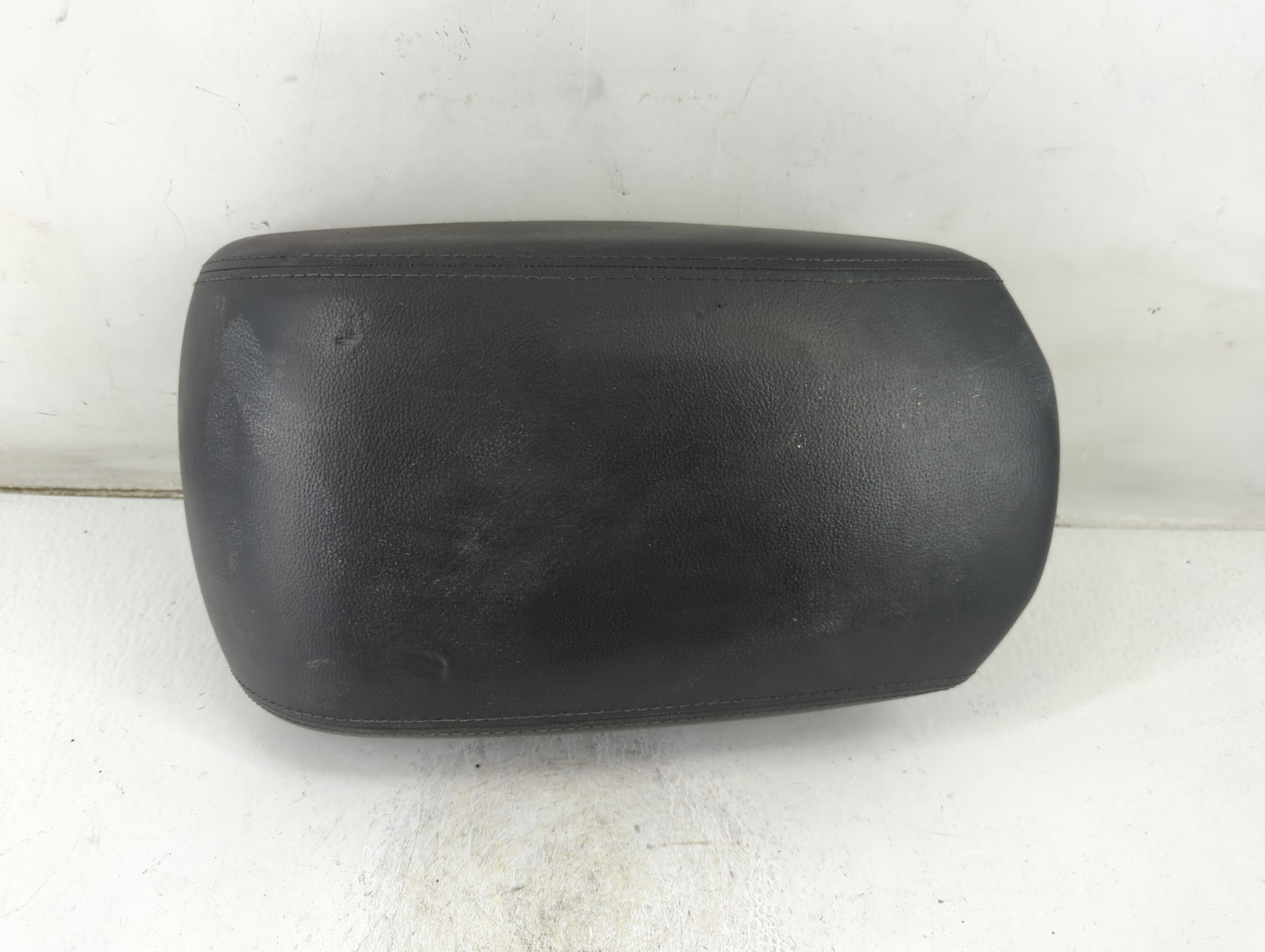 2014 Hyundai Santa Fe Center Console Armrest Cover Lid Fits OEM Used Auto Parts - Oemusedautoparts1.com