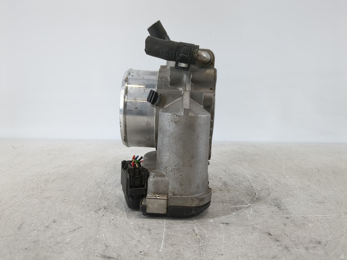 2014 Hyundai Santa Fe Throttle Body P/N:35100-2G700 Fits Fits 2011 2012 2013 2015 2016 OEM Used Auto Parts - Oemusedautopart