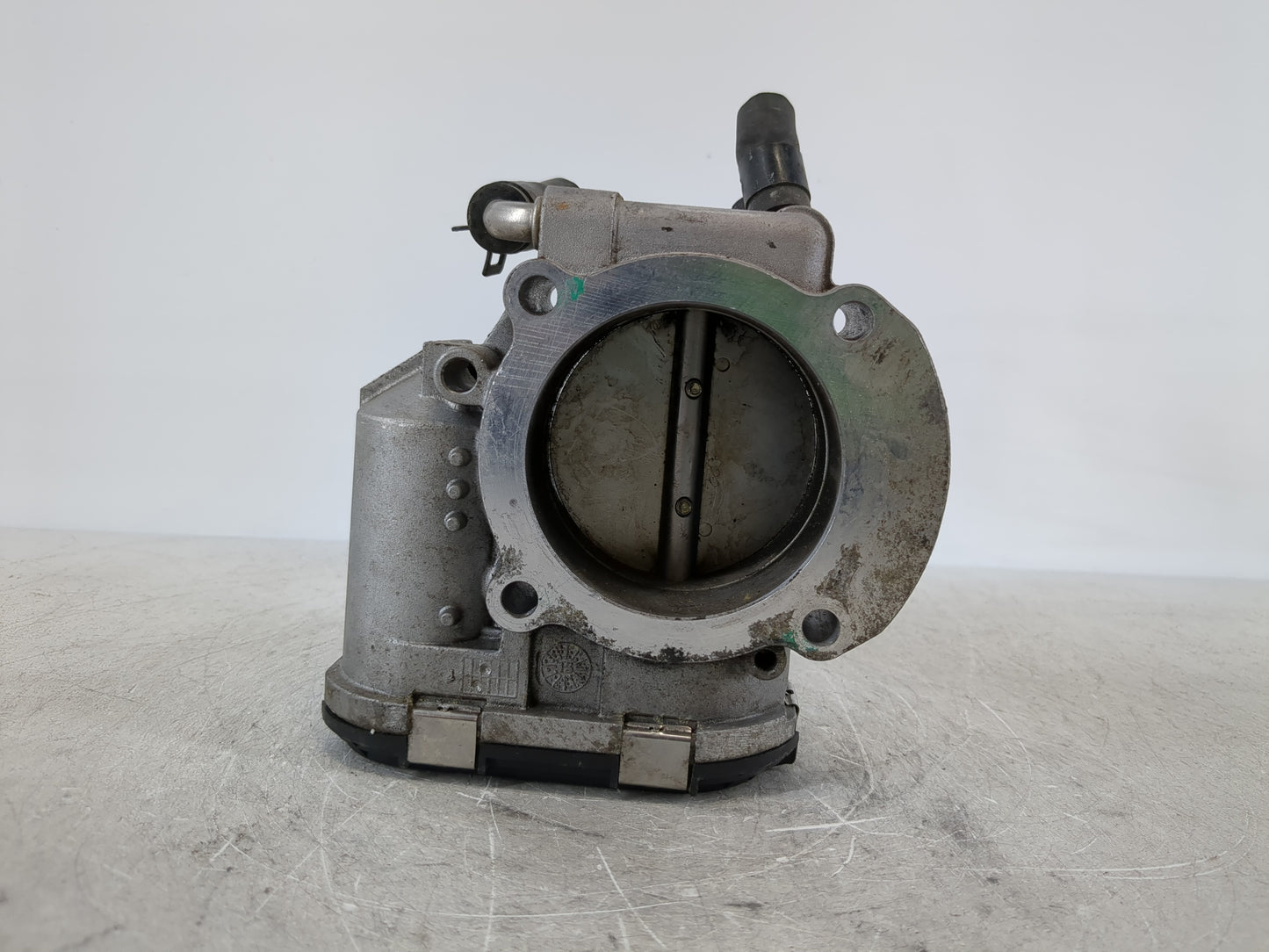 2014 Hyundai Santa Fe Throttle Body P/N:35100-2G700 Fits Fits 2011 2012 2013 2015 2016 OEM Used Auto Parts - Oemusedautopart