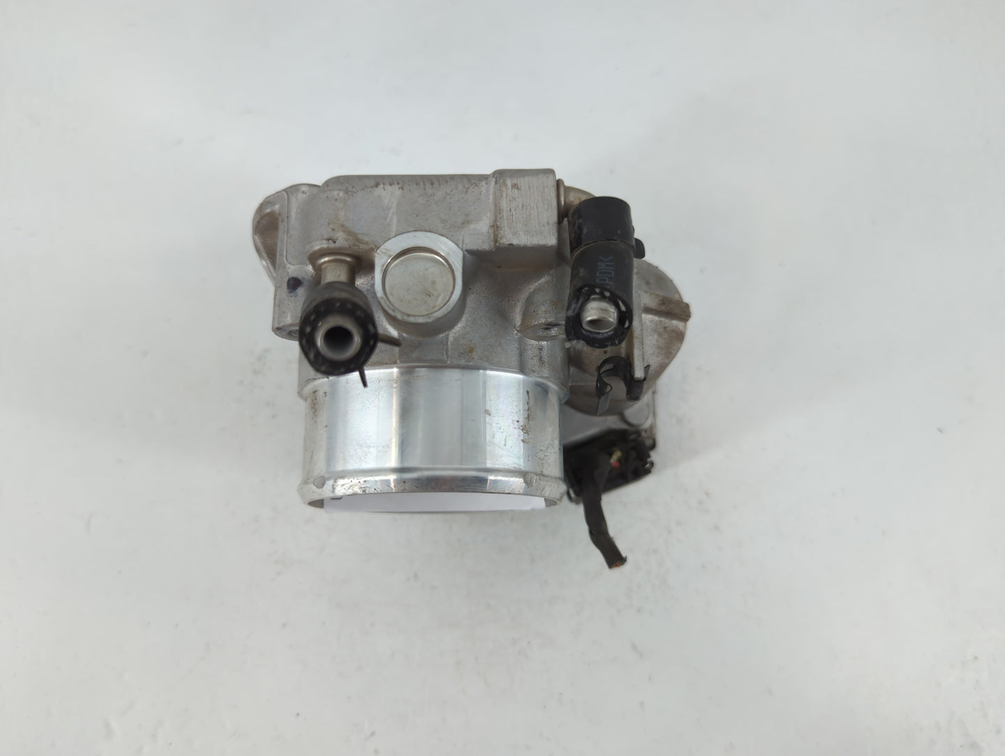 2014 Hyundai Santa Fe Throttle Body Fits Fits 2011 2012 2013 2015 2016 OEM Used Auto Parts - Oemusedautoparts1.com