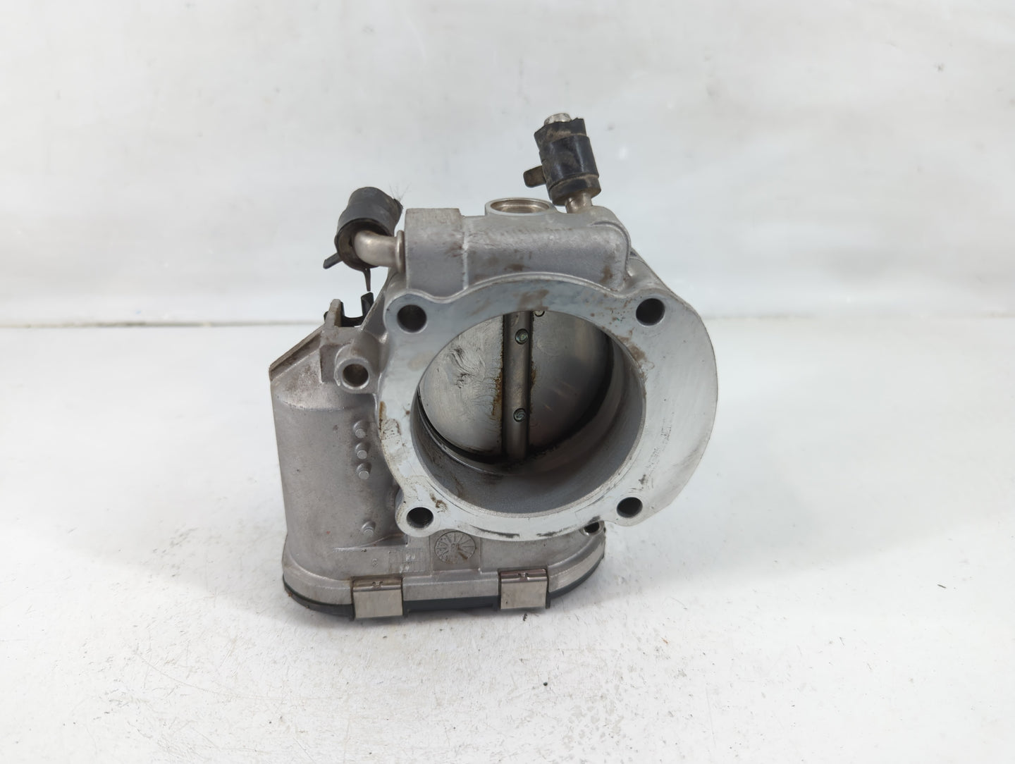 2014 Hyundai Santa Fe Throttle Body Fits Fits 2011 2012 2013 2015 2016 OEM Used Auto Parts - Oemusedautoparts1.com
